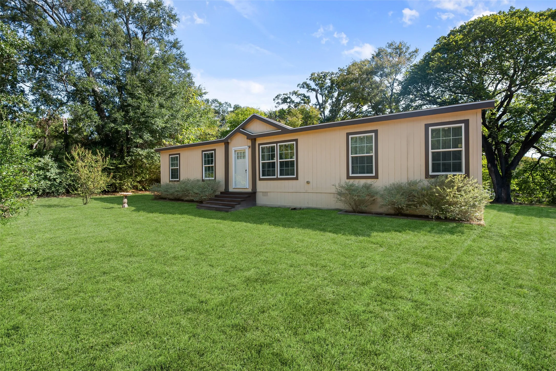 Mobile Home For Sale in Henderson County , 110 Wooded Creek Drive, Athens, Texas 75751, 4 Bedroom, 2 Bathroom, Garage spaces, 1,792 Sqft, built in 2016, mls#21398110, Real Estate Agent in Athens, Homes For Sale in Henderson county, Homes For Sale in Athens, Realtor in Athens Texas, Real Estate Brokerage Independent Realty Texas, Luminita Cordes Realtor