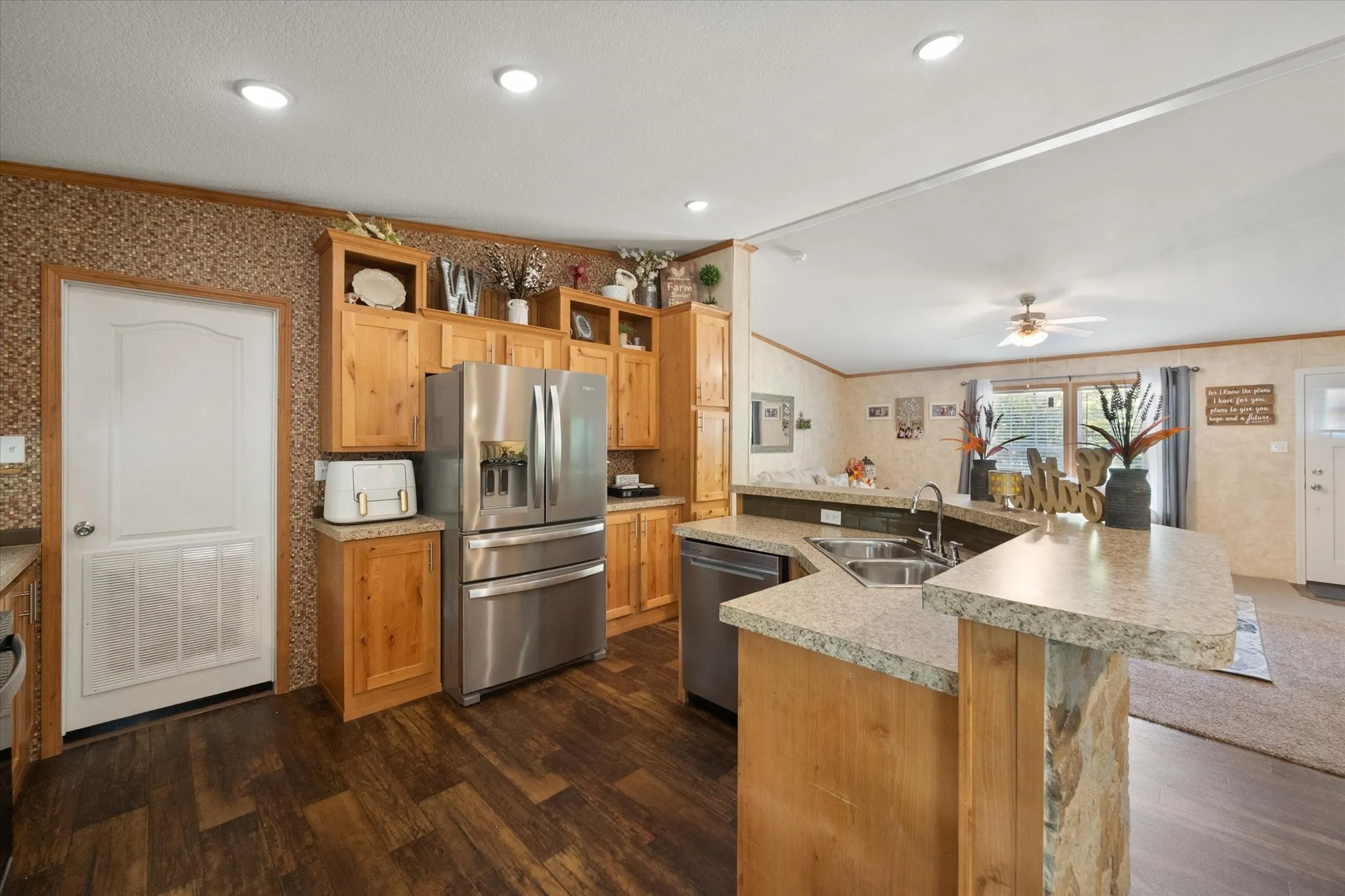 Mobile Home For Sale in Henderson County , 110 Wooded Creek Drive, Athens, Texas 75751, 4 Bedroom, 2 Bathroom, Garage spaces, 1,792 Sqft, built in 2016, mls#21398110, Real Estate Agent in Athens, Homes For Sale in Henderson county, Homes For Sale in Athens, Realtor in Athens Texas, Real Estate Brokerage Independent Realty Texas, Luminita Cordes Realtor