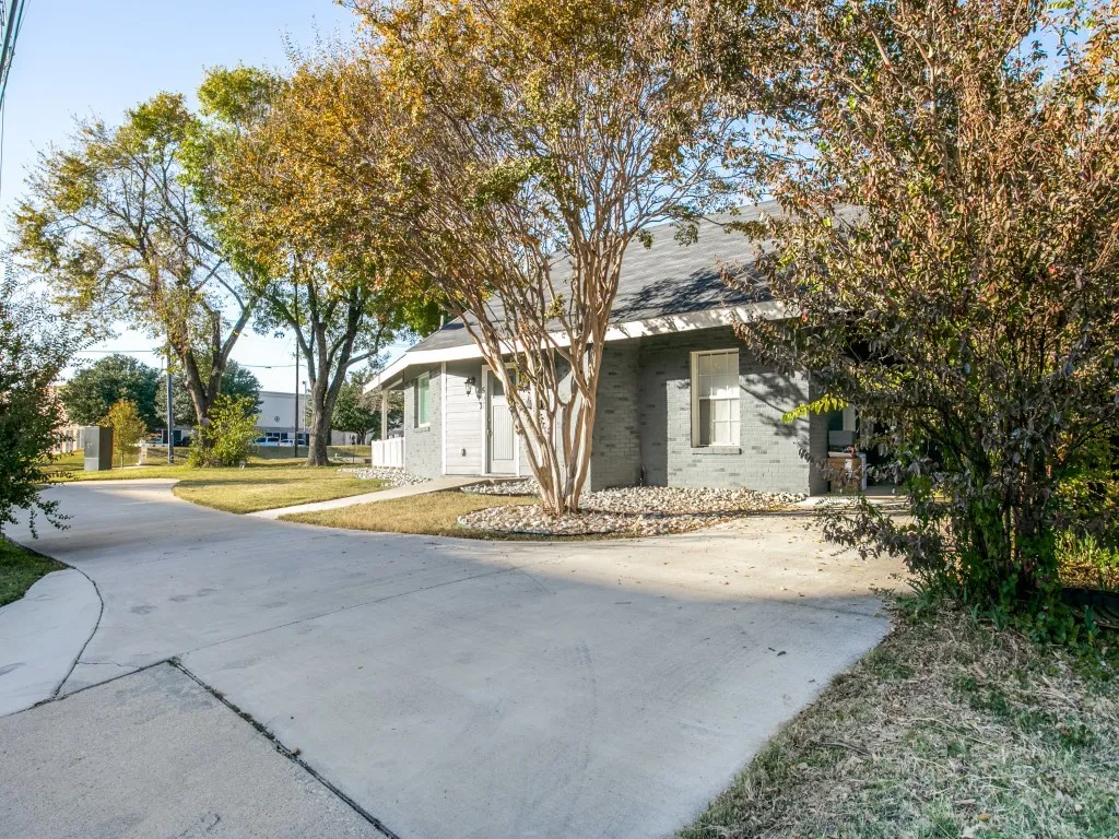 Single Family Residence For Rent in Tarrant County , 507 E Dallas Road, Grapevine, Texas 76051, 3 Bedroom, 3 Bathroom, Garage spaces, 1,832 Sqft, built in 1960, mls#21398531, Real Estate Agent in Grapevine, Homes For Rent in Tarrant county, Homes For Rent in Grapevine, Realtor in Grapevine Texas, Real Estate Brokerage Independent Realty Texas, Luminita Cordes Realtor