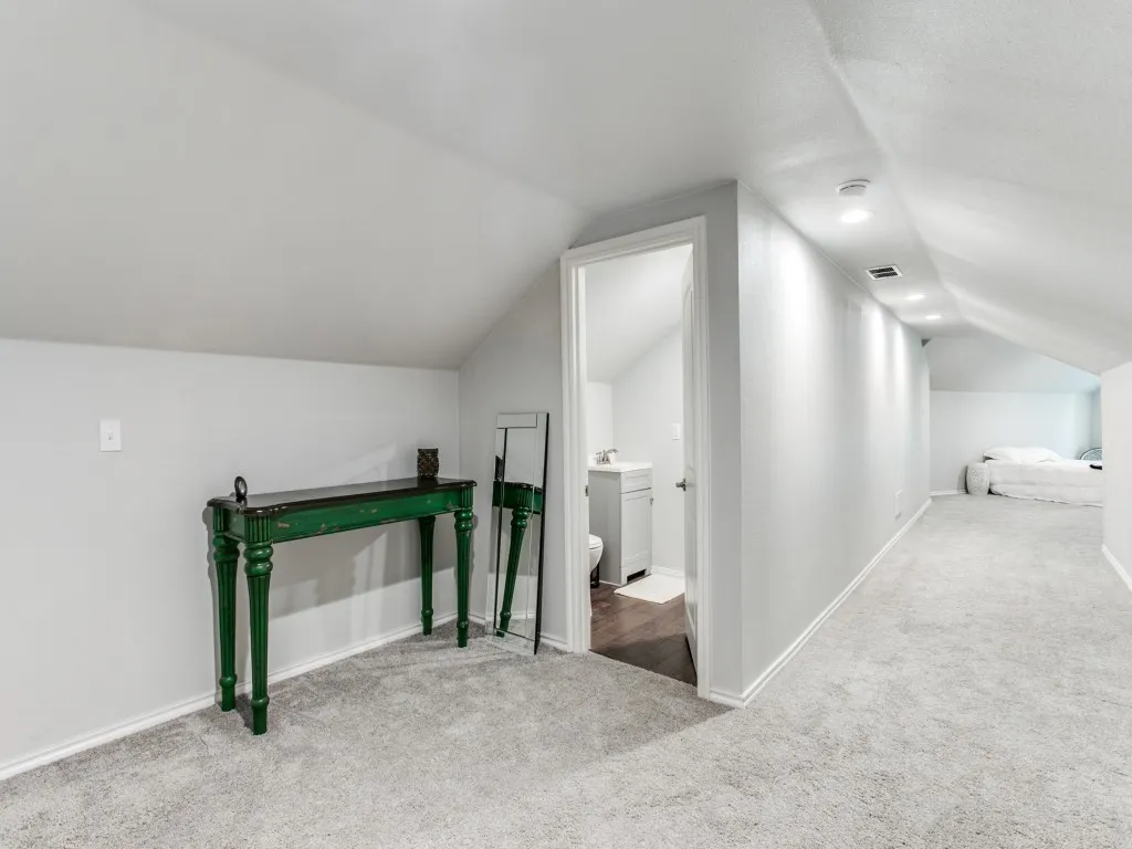 Single Family Residence For Rent in Tarrant County , 507 E Dallas Road, Grapevine, Texas 76051, 3 Bedroom, 3 Bathroom, Garage spaces, 1,832 Sqft, built in 1960, mls#21398531, Real Estate Agent in Grapevine, Homes For Rent in Tarrant county, Homes For Rent in Grapevine, Realtor in Grapevine Texas, Real Estate Brokerage Independent Realty Texas, Luminita Cordes Realtor