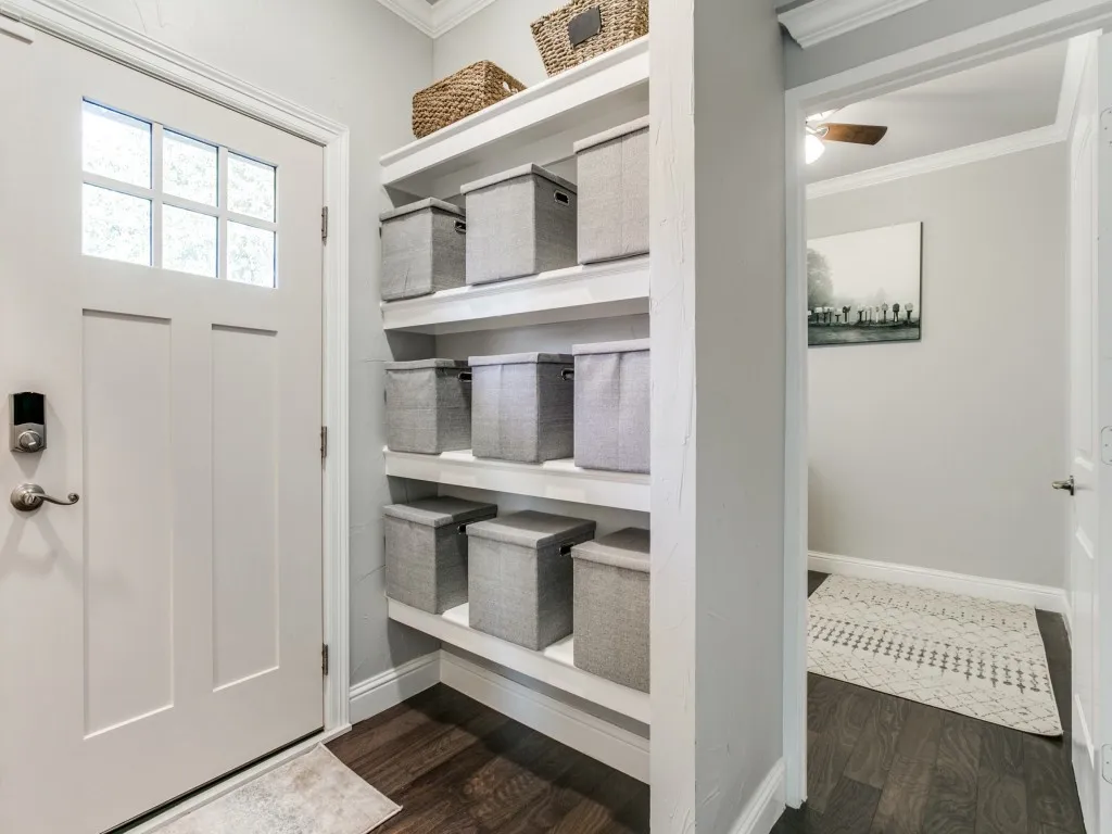 Single Family Residence For Rent in Tarrant County , 507 E Dallas Road, Grapevine, Texas 76051, 3 Bedroom, 3 Bathroom, Garage spaces, 1,832 Sqft, built in 1960, mls#21398531, Real Estate Agent in Grapevine, Homes For Rent in Tarrant county, Homes For Rent in Grapevine, Realtor in Grapevine Texas, Real Estate Brokerage Independent Realty Texas, Luminita Cordes Realtor