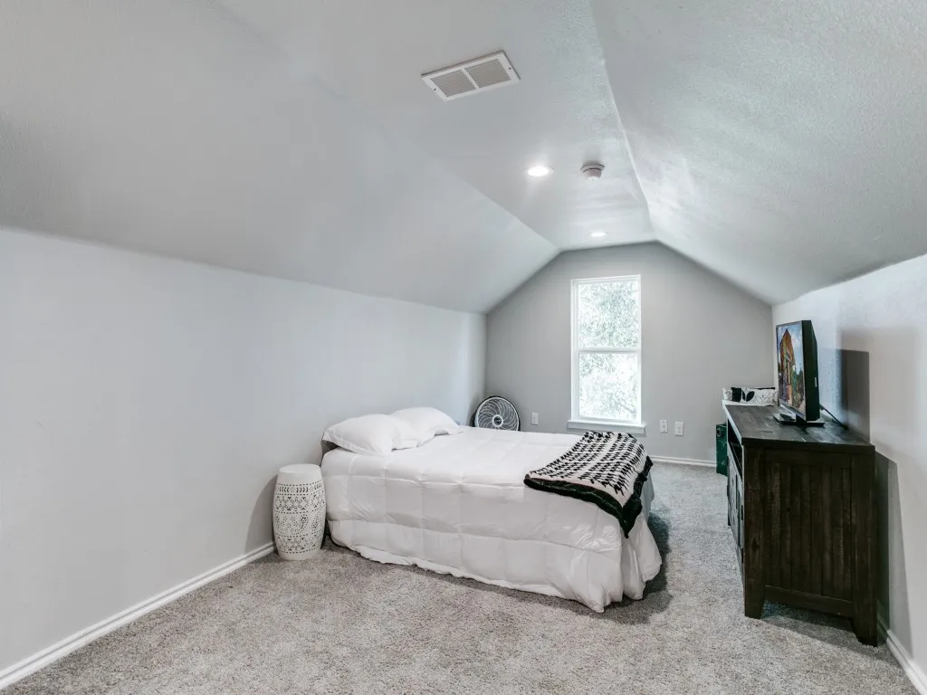 Single Family Residence For Rent in Tarrant County , 507 E Dallas Road, Grapevine, Texas 76051, 3 Bedroom, 3 Bathroom, Garage spaces, 1,832 Sqft, built in 1960, mls#21398531, Real Estate Agent in Grapevine, Homes For Rent in Tarrant county, Homes For Rent in Grapevine, Realtor in Grapevine Texas, Real Estate Brokerage Independent Realty Texas, Luminita Cordes Realtor
