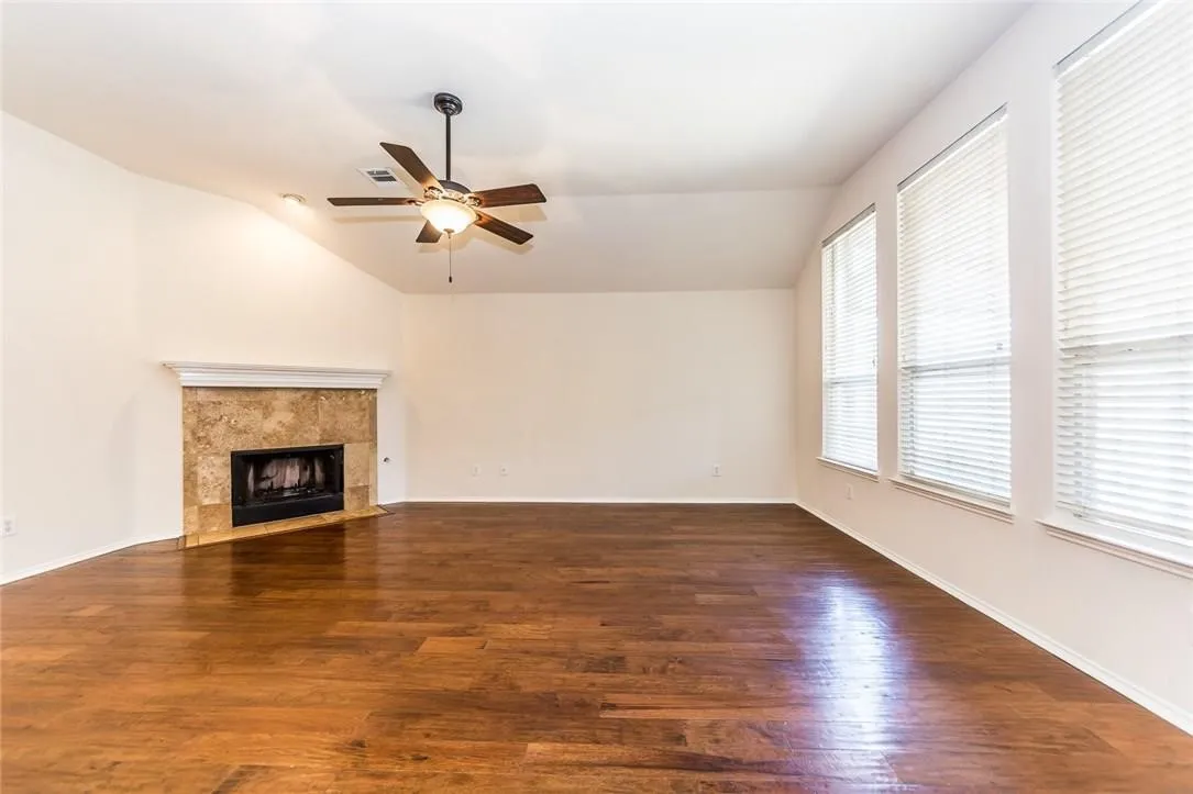 Single Family Residence For Rent in Collin County , 5812 Pinyon Drive, Mc Kinney, Texas 75070, 3 Bedroom, 2 Bathroom, 2 Garage spaces, 1,604 Sqft, built in 2000, mls#21398663, Real Estate Agent in Mc Kinney, Homes For Rent in Collin county, Homes For Rent in Mc Kinney, Realtor in Mc Kinney Texas, Real Estate Brokerage Independent Realty Texas, Luminita Cordes Realtor