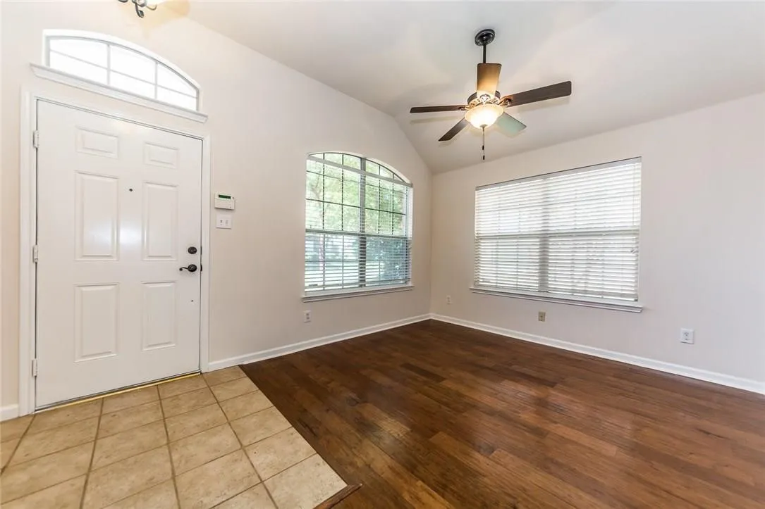 Single Family Residence For Rent in Collin County , 5812 Pinyon Drive, Mc Kinney, Texas 75070, 3 Bedroom, 2 Bathroom, 2 Garage spaces, 1,604 Sqft, built in 2000, mls#21398663, Real Estate Agent in Mc Kinney, Homes For Rent in Collin county, Homes For Rent in Mc Kinney, Realtor in Mc Kinney Texas, Real Estate Brokerage Independent Realty Texas, Luminita Cordes Realtor