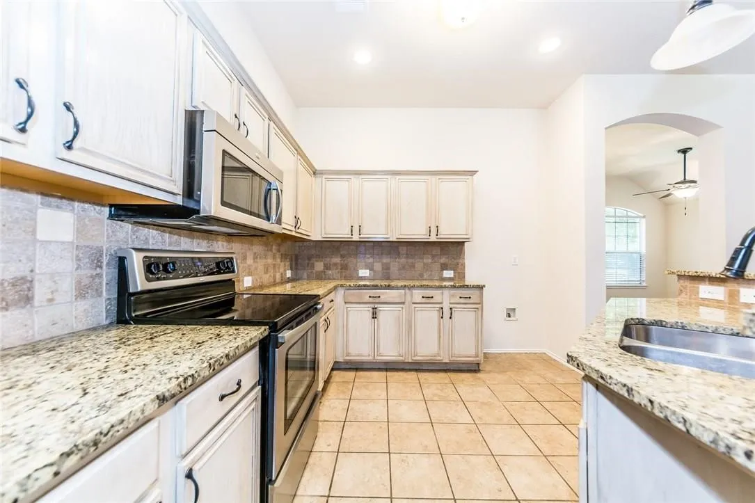 Single Family Residence For Rent in Collin County , 5812 Pinyon Drive, Mc Kinney, Texas 75070, 3 Bedroom, 2 Bathroom, 2 Garage spaces, 1,604 Sqft, built in 2000, mls#21398663, Real Estate Agent in Mc Kinney, Homes For Rent in Collin county, Homes For Rent in Mc Kinney, Realtor in Mc Kinney Texas, Real Estate Brokerage Independent Realty Texas, Luminita Cordes Realtor