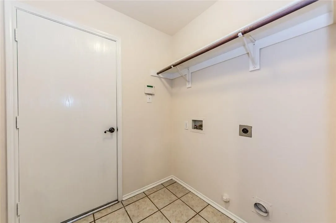 Single Family Residence For Rent in Collin County , 5812 Pinyon Drive, Mc Kinney, Texas 75070, 3 Bedroom, 2 Bathroom, 2 Garage spaces, 1,604 Sqft, built in 2000, mls#21398663, Real Estate Agent in Mc Kinney, Homes For Rent in Collin county, Homes For Rent in Mc Kinney, Realtor in Mc Kinney Texas, Real Estate Brokerage Independent Realty Texas, Luminita Cordes Realtor