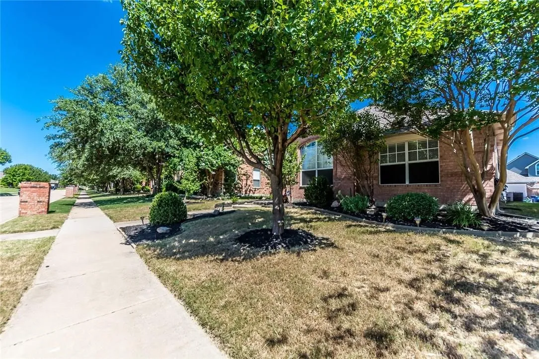 Single Family Residence For Rent in Collin County , 5812 Pinyon Drive, Mc Kinney, Texas 75070, 3 Bedroom, 2 Bathroom, 2 Garage spaces, 1,604 Sqft, built in 2000, mls#21398663, Real Estate Agent in Mc Kinney, Homes For Rent in Collin county, Homes For Rent in Mc Kinney, Realtor in Mc Kinney Texas, Real Estate Brokerage Independent Realty Texas, Luminita Cordes Realtor