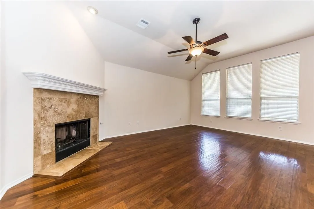 Single Family Residence For Rent in Collin County , 5812 Pinyon Drive, Mc Kinney, Texas 75070, 3 Bedroom, 2 Bathroom, 2 Garage spaces, 1,604 Sqft, built in 2000, mls#21398663, Real Estate Agent in Mc Kinney, Homes For Rent in Collin county, Homes For Rent in Mc Kinney, Realtor in Mc Kinney Texas, Real Estate Brokerage Independent Realty Texas, Luminita Cordes Realtor