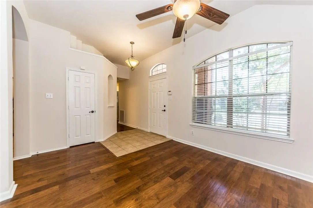 Single Family Residence For Rent in Collin County , 5812 Pinyon Drive, Mc Kinney, Texas 75070, 3 Bedroom, 2 Bathroom, 2 Garage spaces, 1,604 Sqft, built in 2000, mls#21398663, Real Estate Agent in Mc Kinney, Homes For Rent in Collin county, Homes For Rent in Mc Kinney, Realtor in Mc Kinney Texas, Real Estate Brokerage Independent Realty Texas, Luminita Cordes Realtor