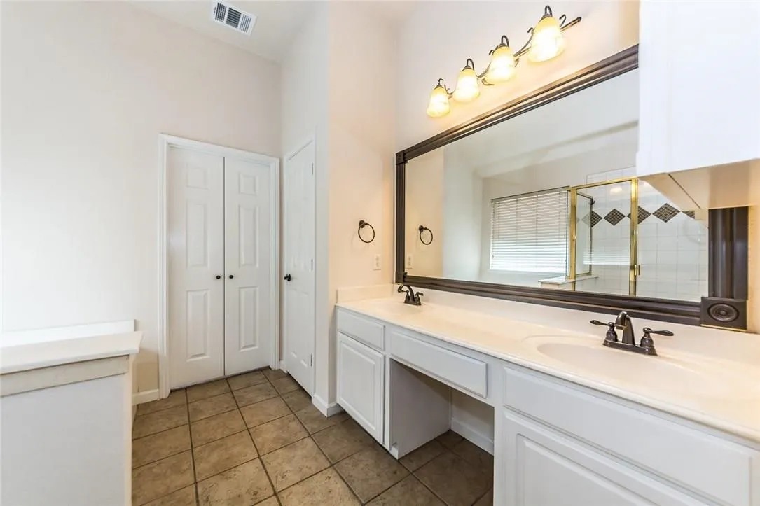 Single Family Residence For Rent in Collin County , 5812 Pinyon Drive, Mc Kinney, Texas 75070, 3 Bedroom, 2 Bathroom, 2 Garage spaces, 1,604 Sqft, built in 2000, mls#21398663, Real Estate Agent in Mc Kinney, Homes For Rent in Collin county, Homes For Rent in Mc Kinney, Realtor in Mc Kinney Texas, Real Estate Brokerage Independent Realty Texas, Luminita Cordes Realtor