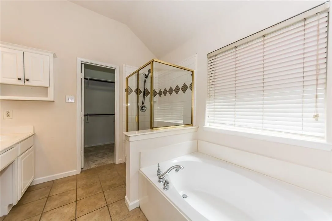 Single Family Residence For Rent in Collin County , 5812 Pinyon Drive, Mc Kinney, Texas 75070, 3 Bedroom, 2 Bathroom, 2 Garage spaces, 1,604 Sqft, built in 2000, mls#21398663, Real Estate Agent in Mc Kinney, Homes For Rent in Collin county, Homes For Rent in Mc Kinney, Realtor in Mc Kinney Texas, Real Estate Brokerage Independent Realty Texas, Luminita Cordes Realtor