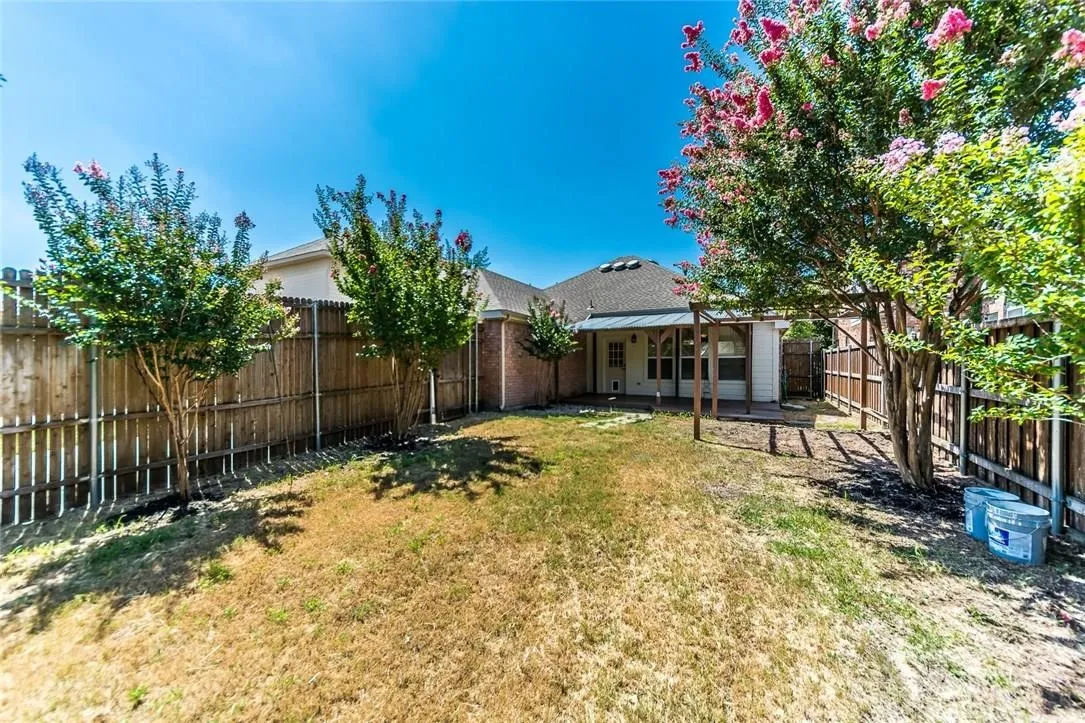 Single Family Residence For Rent in Collin County , 5812 Pinyon Drive, Mc Kinney, Texas 75070, 3 Bedroom, 2 Bathroom, 2 Garage spaces, 1,604 Sqft, built in 2000, mls#21398663, Real Estate Agent in Mc Kinney, Homes For Rent in Collin county, Homes For Rent in Mc Kinney, Realtor in Mc Kinney Texas, Real Estate Brokerage Independent Realty Texas, Luminita Cordes Realtor