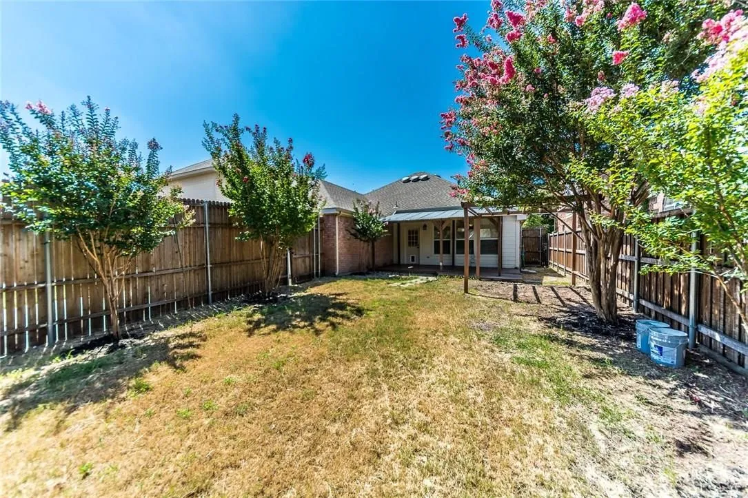 Single Family Residence For Rent in Collin County , 5812 Pinyon Drive, Mc Kinney, Texas 75070, 3 Bedroom, 2 Bathroom, 2 Garage spaces, 1,604 Sqft, built in 2000, mls#21398663, Real Estate Agent in Mc Kinney, Homes For Rent in Collin county, Homes For Rent in Mc Kinney, Realtor in Mc Kinney Texas, Real Estate Brokerage Independent Realty Texas, Luminita Cordes Realtor