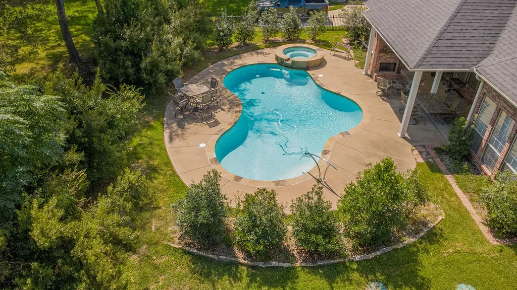 Single Family Residence For Sale in Smith County , 209 Clubview, Hideaway, Texas 75771, 3 Bedroom, 4 Bathroom, 2 Garage spaces, 3,100 Sqft, built in 2002, mls#21398617, Real Estate Agent in Hideaway, Homes For Sale in Smith county, Homes For Sale in Hideaway, Realtor in Hideaway Texas, Real Estate Brokerage Independent Realty Texas, Luminita Cordes Realtor