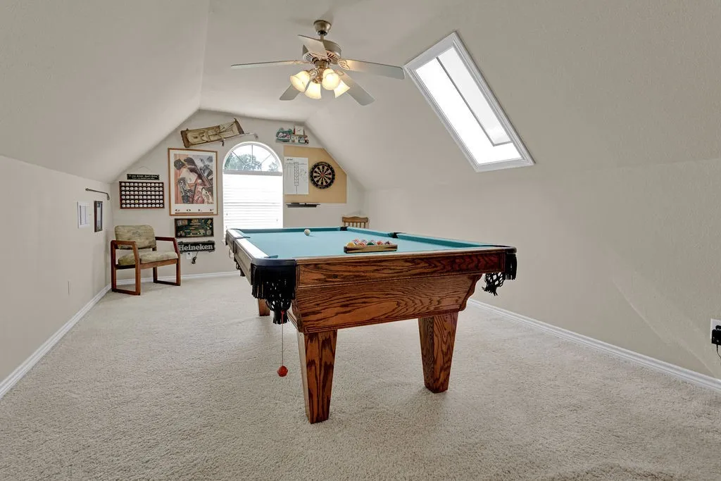 Single Family Residence For Sale in Smith County , 209 Clubview, Hideaway, Texas 75771, 3 Bedroom, 4 Bathroom, 2 Garage spaces, 3,100 Sqft, built in 2002, mls#21398617, Real Estate Agent in Hideaway, Homes For Sale in Smith county, Homes For Sale in Hideaway, Realtor in Hideaway Texas, Real Estate Brokerage Independent Realty Texas, Luminita Cordes Realtor