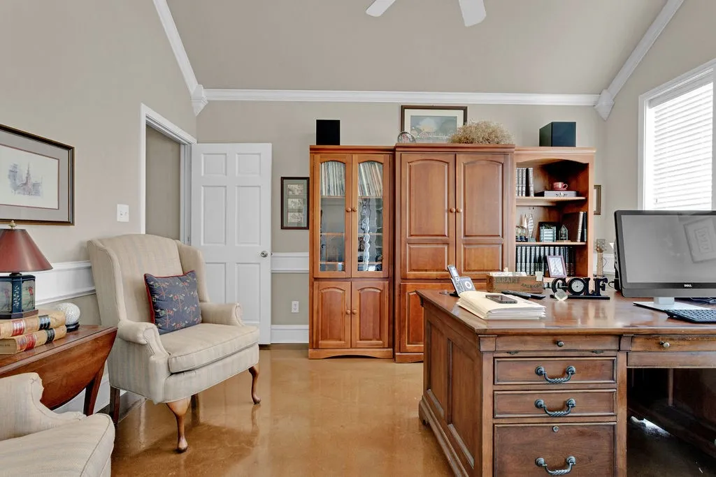 Single Family Residence For Sale in Smith County , 209 Clubview, Hideaway, Texas 75771, 3 Bedroom, 4 Bathroom, 2 Garage spaces, 3,100 Sqft, built in 2002, mls#21398617, Real Estate Agent in Hideaway, Homes For Sale in Smith county, Homes For Sale in Hideaway, Realtor in Hideaway Texas, Real Estate Brokerage Independent Realty Texas, Luminita Cordes Realtor