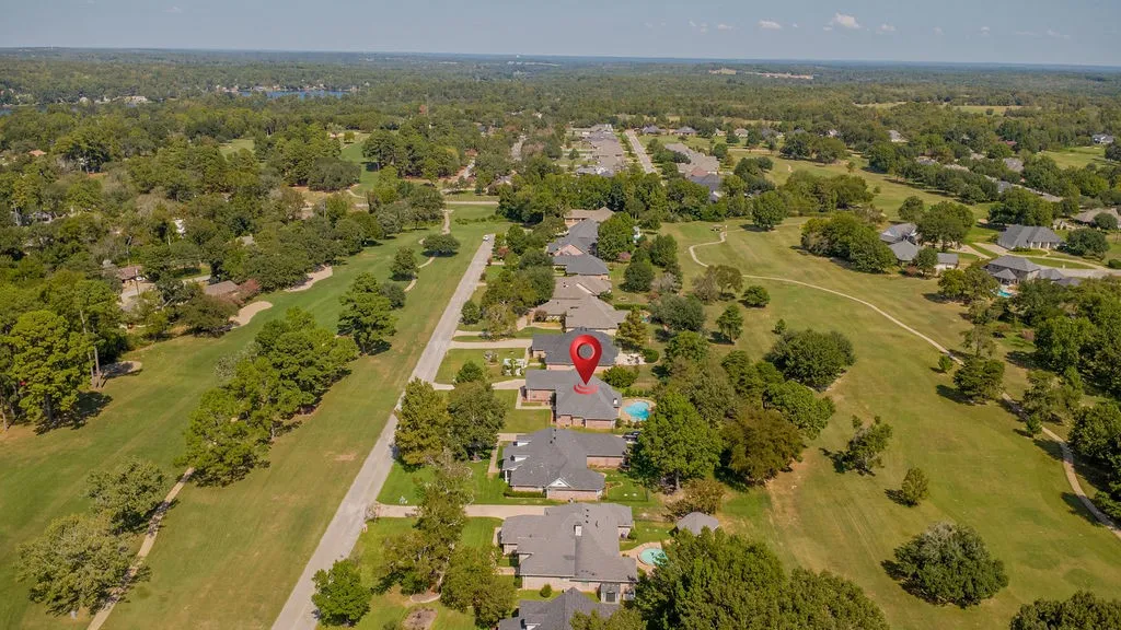 Single Family Residence For Sale in Smith County , 209 Clubview, Hideaway, Texas 75771, 3 Bedroom, 4 Bathroom, 2 Garage spaces, 3,100 Sqft, built in 2002, mls#21398617, Real Estate Agent in Hideaway, Homes For Sale in Smith county, Homes For Sale in Hideaway, Realtor in Hideaway Texas, Real Estate Brokerage Independent Realty Texas, Luminita Cordes Realtor
