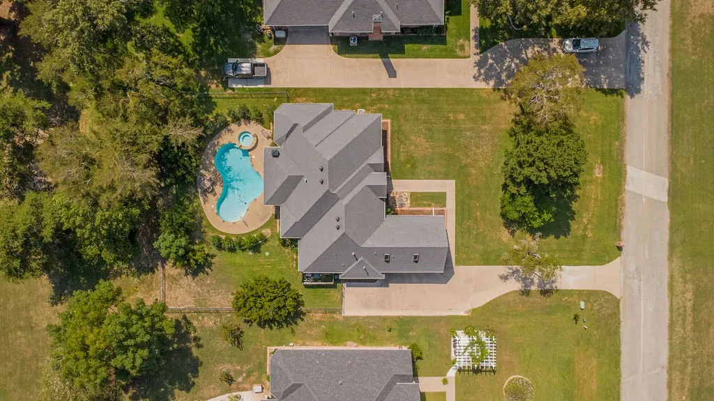 Single Family Residence For Sale in Smith County , 209 Clubview, Hideaway, Texas 75771, 3 Bedroom, 4 Bathroom, 2 Garage spaces, 3,100 Sqft, built in 2002, mls#21398617, Real Estate Agent in Hideaway, Homes For Sale in Smith county, Homes For Sale in Hideaway, Realtor in Hideaway Texas, Real Estate Brokerage Independent Realty Texas, Luminita Cordes Realtor