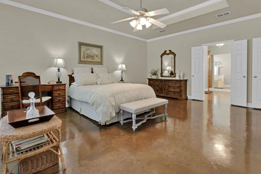 Single Family Residence For Sale in Smith County , 209 Clubview, Hideaway, Texas 75771, 3 Bedroom, 4 Bathroom, 2 Garage spaces, 3,100 Sqft, built in 2002, mls#21398617, Real Estate Agent in Hideaway, Homes For Sale in Smith county, Homes For Sale in Hideaway, Realtor in Hideaway Texas, Real Estate Brokerage Independent Realty Texas, Luminita Cordes Realtor