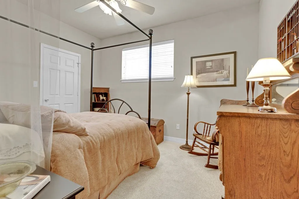 Single Family Residence For Sale in Smith County , 209 Clubview, Hideaway, Texas 75771, 3 Bedroom, 4 Bathroom, 2 Garage spaces, 3,100 Sqft, built in 2002, mls#21398617, Real Estate Agent in Hideaway, Homes For Sale in Smith county, Homes For Sale in Hideaway, Realtor in Hideaway Texas, Real Estate Brokerage Independent Realty Texas, Luminita Cordes Realtor