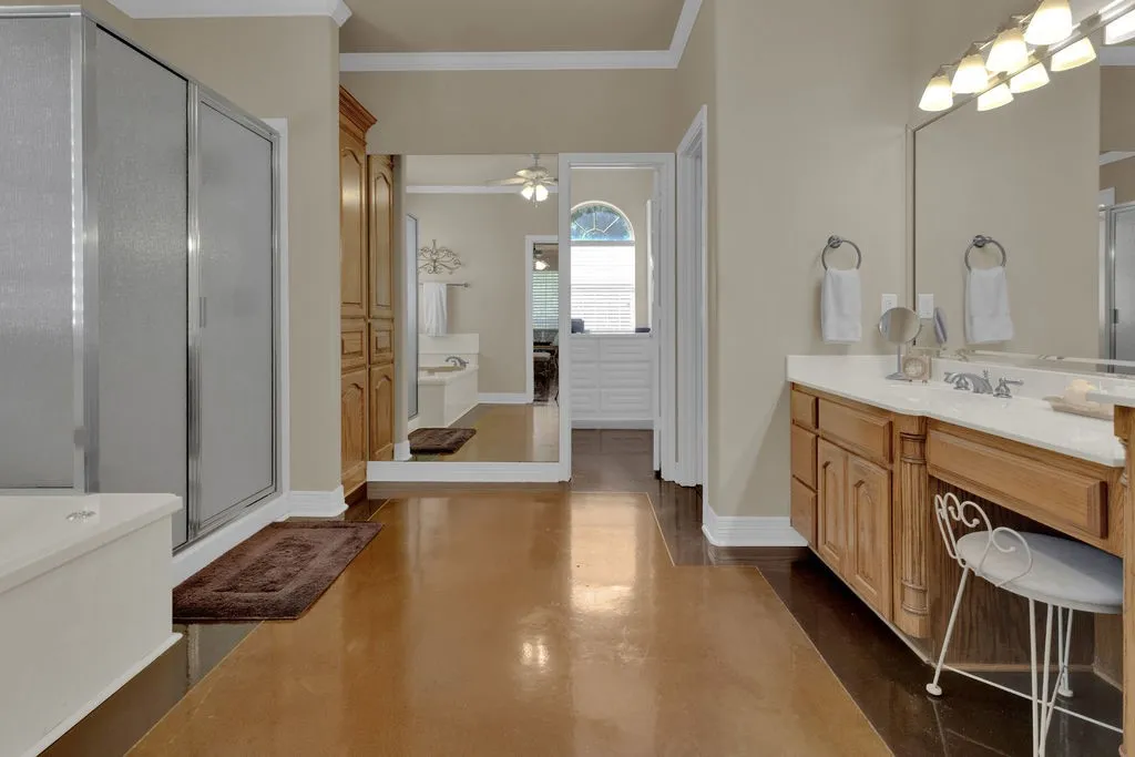 Single Family Residence For Sale in Smith County , 209 Clubview, Hideaway, Texas 75771, 3 Bedroom, 4 Bathroom, 2 Garage spaces, 3,100 Sqft, built in 2002, mls#21398617, Real Estate Agent in Hideaway, Homes For Sale in Smith county, Homes For Sale in Hideaway, Realtor in Hideaway Texas, Real Estate Brokerage Independent Realty Texas, Luminita Cordes Realtor