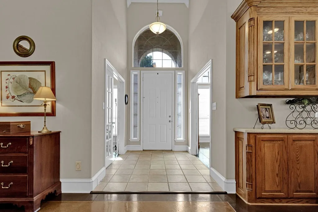 Single Family Residence For Sale in Smith County , 209 Clubview, Hideaway, Texas 75771, 3 Bedroom, 4 Bathroom, 2 Garage spaces, 3,100 Sqft, built in 2002, mls#21398617, Real Estate Agent in Hideaway, Homes For Sale in Smith county, Homes For Sale in Hideaway, Realtor in Hideaway Texas, Real Estate Brokerage Independent Realty Texas, Luminita Cordes Realtor