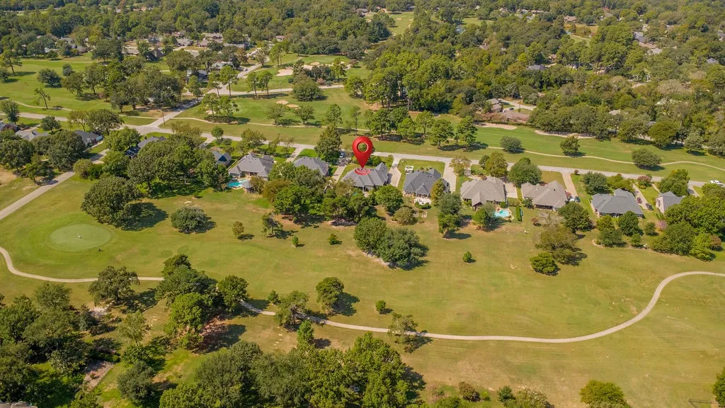 Single Family Residence For Sale in Smith County , 209 Clubview, Hideaway, Texas 75771, 3 Bedroom, 4 Bathroom, 2 Garage spaces, 3,100 Sqft, built in 2002, mls#21398617, Real Estate Agent in Hideaway, Homes For Sale in Smith county, Homes For Sale in Hideaway, Realtor in Hideaway Texas, Real Estate Brokerage Independent Realty Texas, Luminita Cordes Realtor