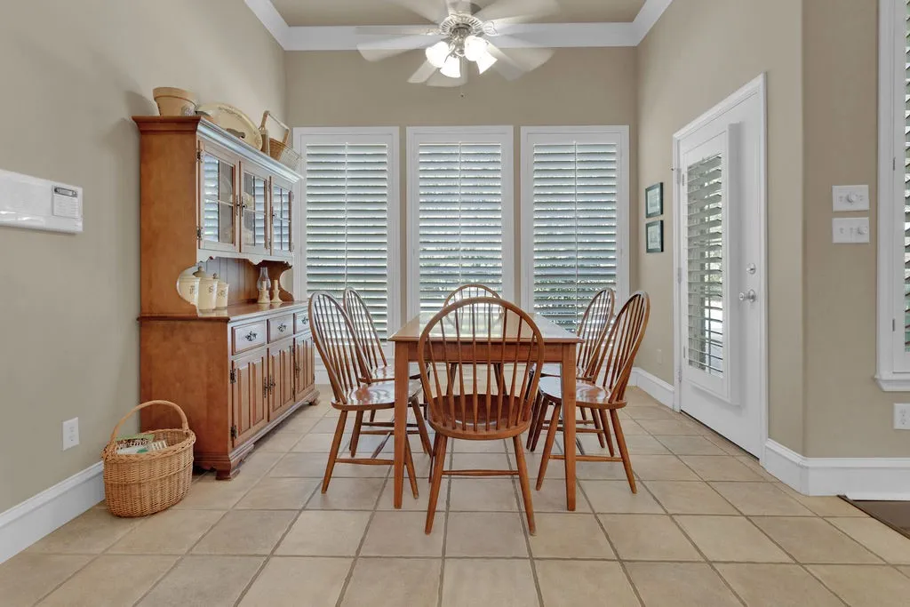 Single Family Residence For Sale in Smith County , 209 Clubview, Hideaway, Texas 75771, 3 Bedroom, 4 Bathroom, 2 Garage spaces, 3,100 Sqft, built in 2002, mls#21398617, Real Estate Agent in Hideaway, Homes For Sale in Smith county, Homes For Sale in Hideaway, Realtor in Hideaway Texas, Real Estate Brokerage Independent Realty Texas, Luminita Cordes Realtor