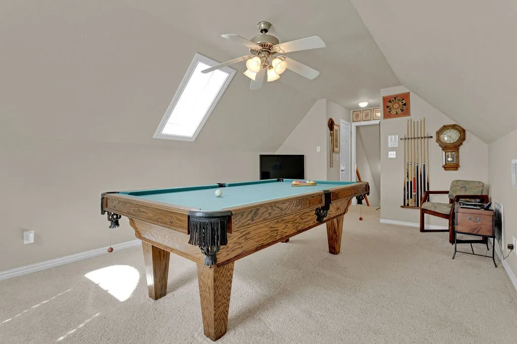Single Family Residence For Sale in Smith County , 209 Clubview, Hideaway, Texas 75771, 3 Bedroom, 4 Bathroom, 2 Garage spaces, 3,100 Sqft, built in 2002, mls#21398617, Real Estate Agent in Hideaway, Homes For Sale in Smith county, Homes For Sale in Hideaway, Realtor in Hideaway Texas, Real Estate Brokerage Independent Realty Texas, Luminita Cordes Realtor