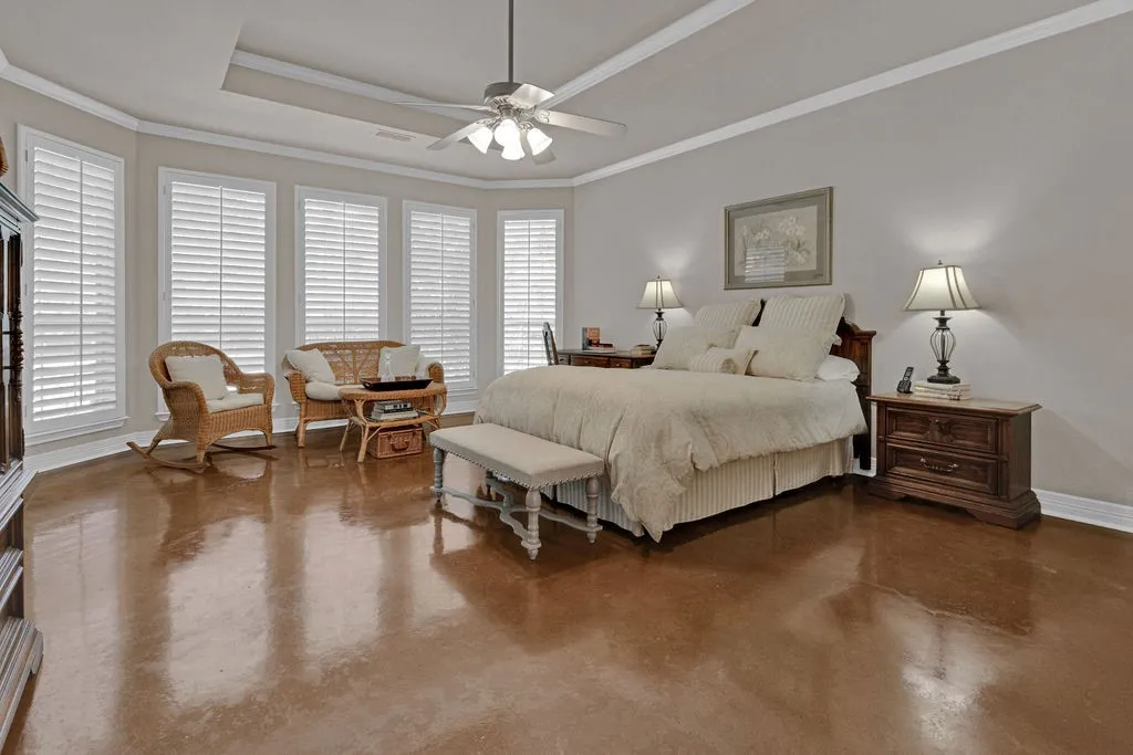 Single Family Residence For Sale in Smith County , 209 Clubview, Hideaway, Texas 75771, 3 Bedroom, 4 Bathroom, 2 Garage spaces, 3,100 Sqft, built in 2002, mls#21398617, Real Estate Agent in Hideaway, Homes For Sale in Smith county, Homes For Sale in Hideaway, Realtor in Hideaway Texas, Real Estate Brokerage Independent Realty Texas, Luminita Cordes Realtor