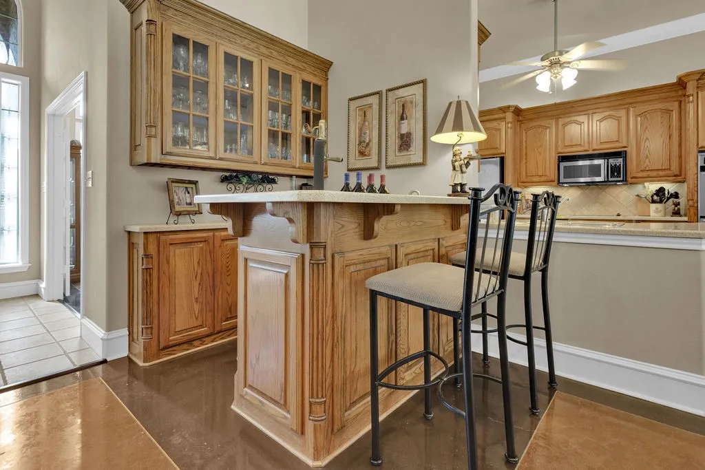 Single Family Residence For Sale in Smith County , 209 Clubview, Hideaway, Texas 75771, 3 Bedroom, 4 Bathroom, 2 Garage spaces, 3,100 Sqft, built in 2002, mls#21398617, Real Estate Agent in Hideaway, Homes For Sale in Smith county, Homes For Sale in Hideaway, Realtor in Hideaway Texas, Real Estate Brokerage Independent Realty Texas, Luminita Cordes Realtor