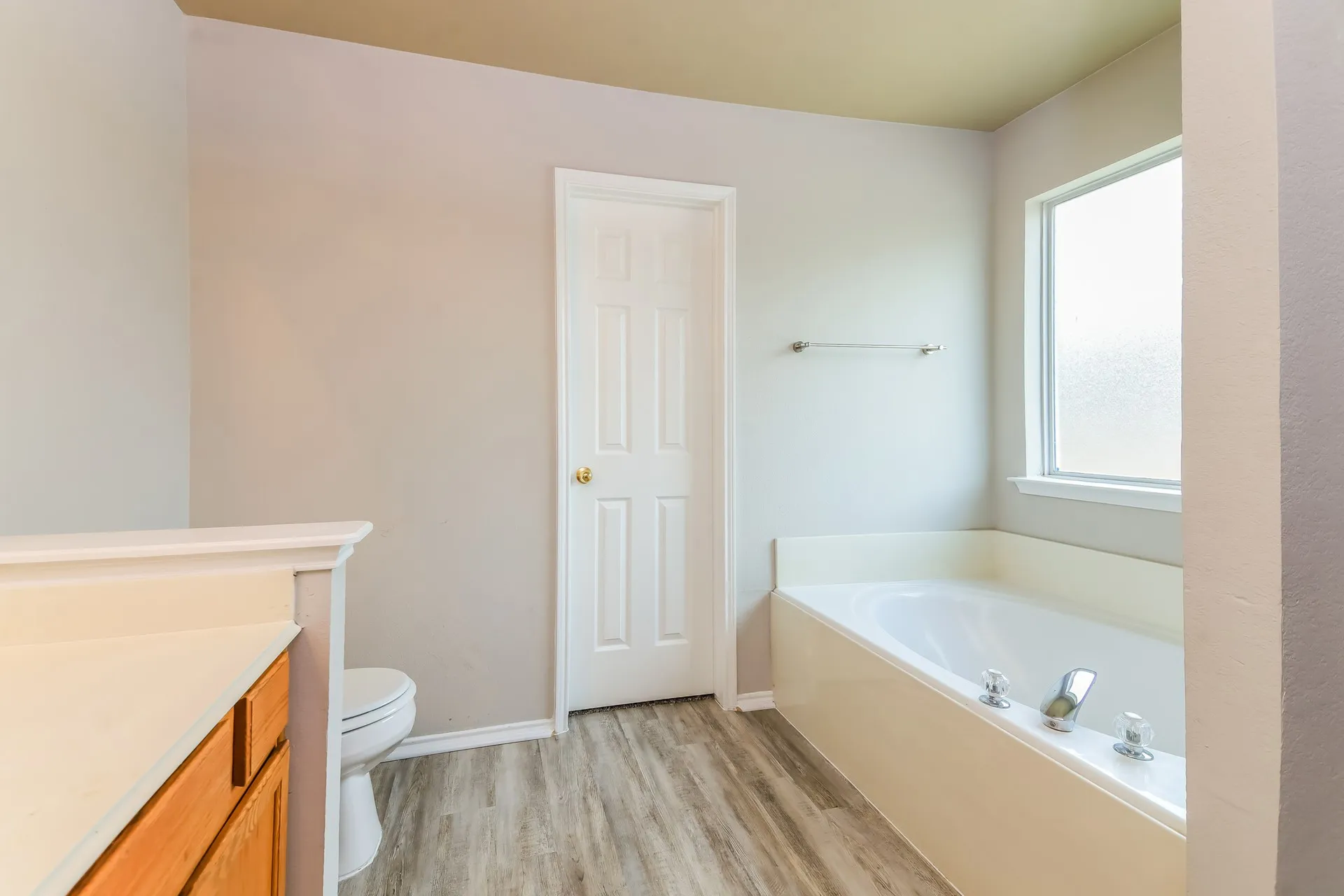Single Family Residence For Rent in Rockwall County , 3605 Smoketree, Rockwall, Texas 75032, 3 Bedroom, 3 Bathroom, 2 Garage spaces, 2,204 Sqft, built in 2002, mls#21398683, Real Estate Agent in Rockwall, Homes For Rent in Rockwall county, Homes For Rent in Rockwall, Realtor in Rockwall Texas, Real Estate Brokerage Independent Realty Texas, Luminita Cordes Realtor