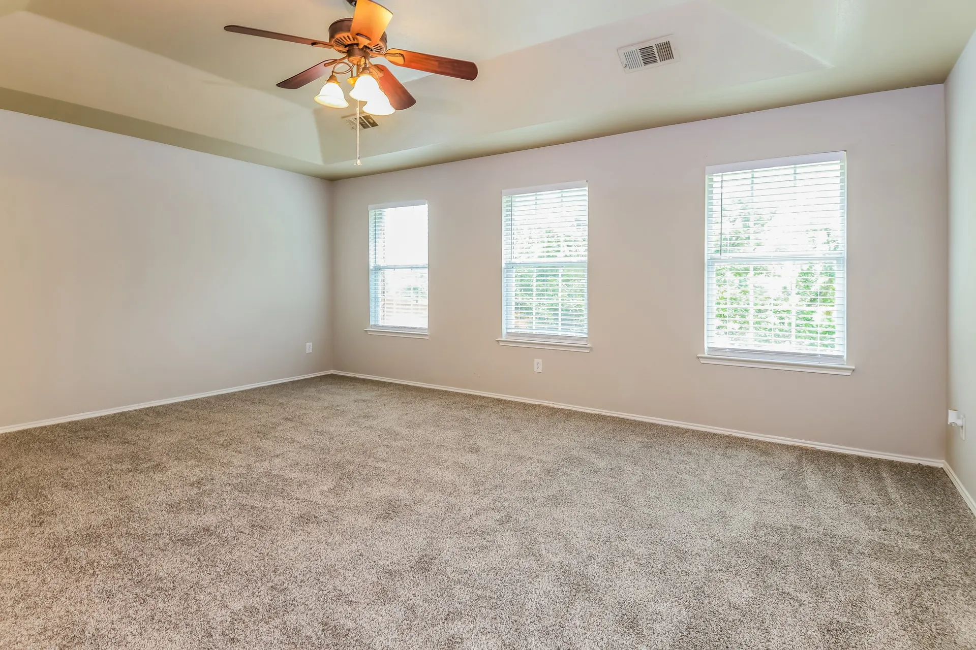 Single Family Residence For Rent in Rockwall County , 3605 Smoketree, Rockwall, Texas 75032, 3 Bedroom, 3 Bathroom, 2 Garage spaces, 2,204 Sqft, built in 2002, mls#21398683, Real Estate Agent in Rockwall, Homes For Rent in Rockwall county, Homes For Rent in Rockwall, Realtor in Rockwall Texas, Real Estate Brokerage Independent Realty Texas, Luminita Cordes Realtor