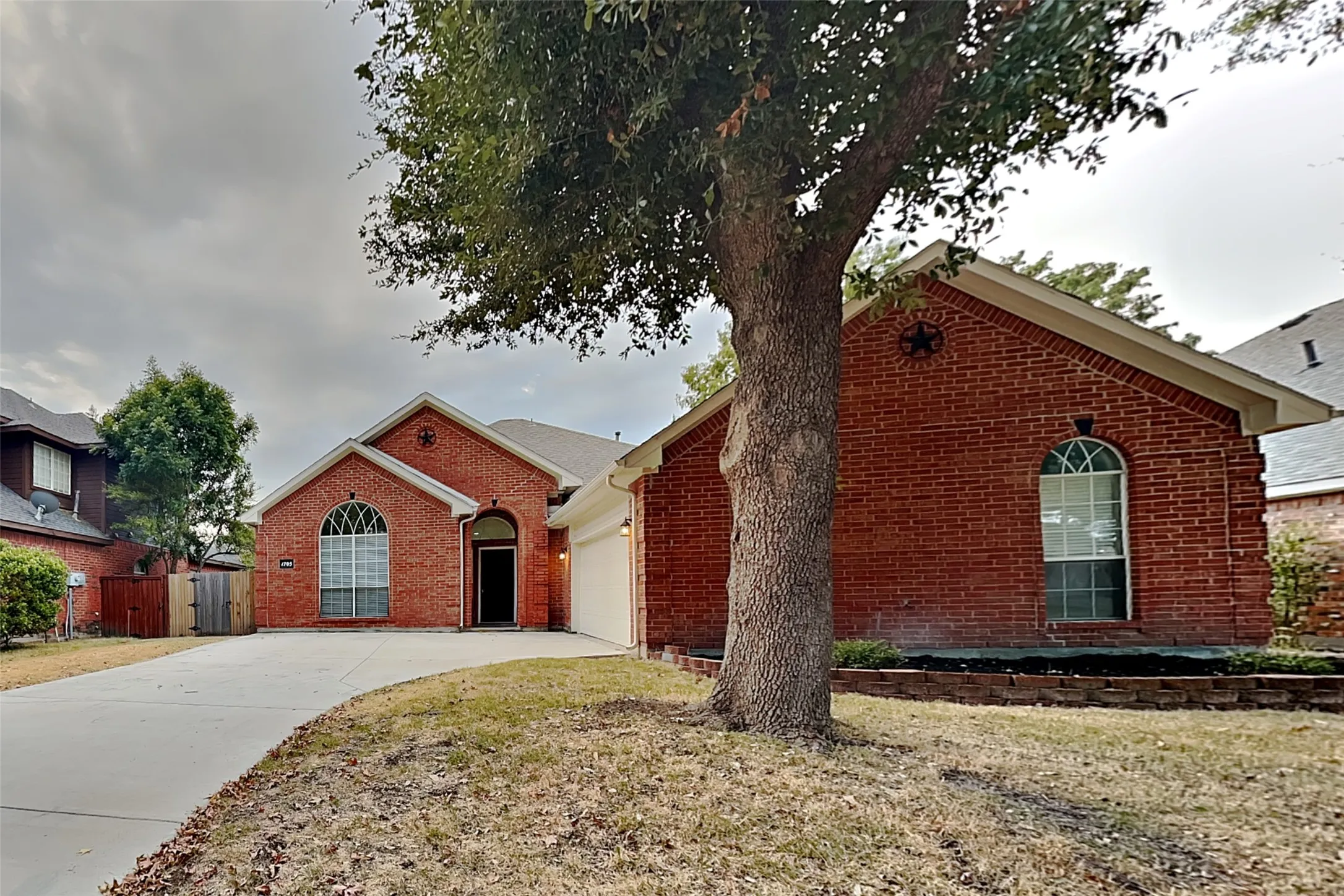 Single Family Residence For Rent in Denton County , 1705 Bershire Court, Flower Mound, Texas 75028, 3 Bedroom, 2 Bathroom, 2 Garage spaces, 2,067 Sqft, built in 1992, mls#21398676, Real Estate Agent in Flower Mound, Homes For Rent in Denton county, Homes For Rent in Flower Mound, Realtor in Flower Mound Texas, Real Estate Brokerage Independent Realty Texas, Luminita Cordes Realtor