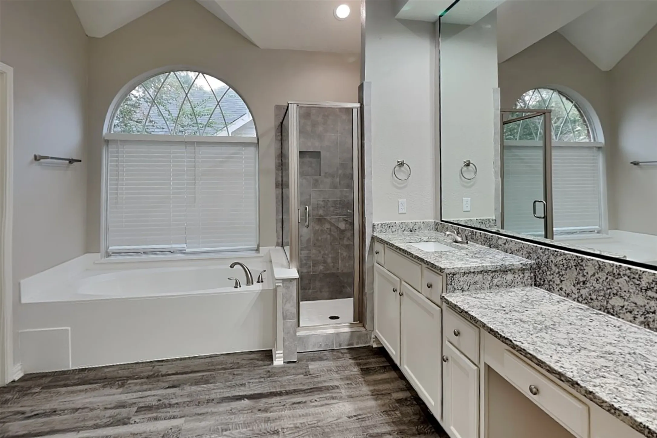 Single Family Residence For Rent in Denton County , 1705 Bershire Court, Flower Mound, Texas 75028, 3 Bedroom, 2 Bathroom, 2 Garage spaces, 2,067 Sqft, built in 1992, mls#21398676, Real Estate Agent in Flower Mound, Homes For Rent in Denton county, Homes For Rent in Flower Mound, Realtor in Flower Mound Texas, Real Estate Brokerage Independent Realty Texas, Luminita Cordes Realtor