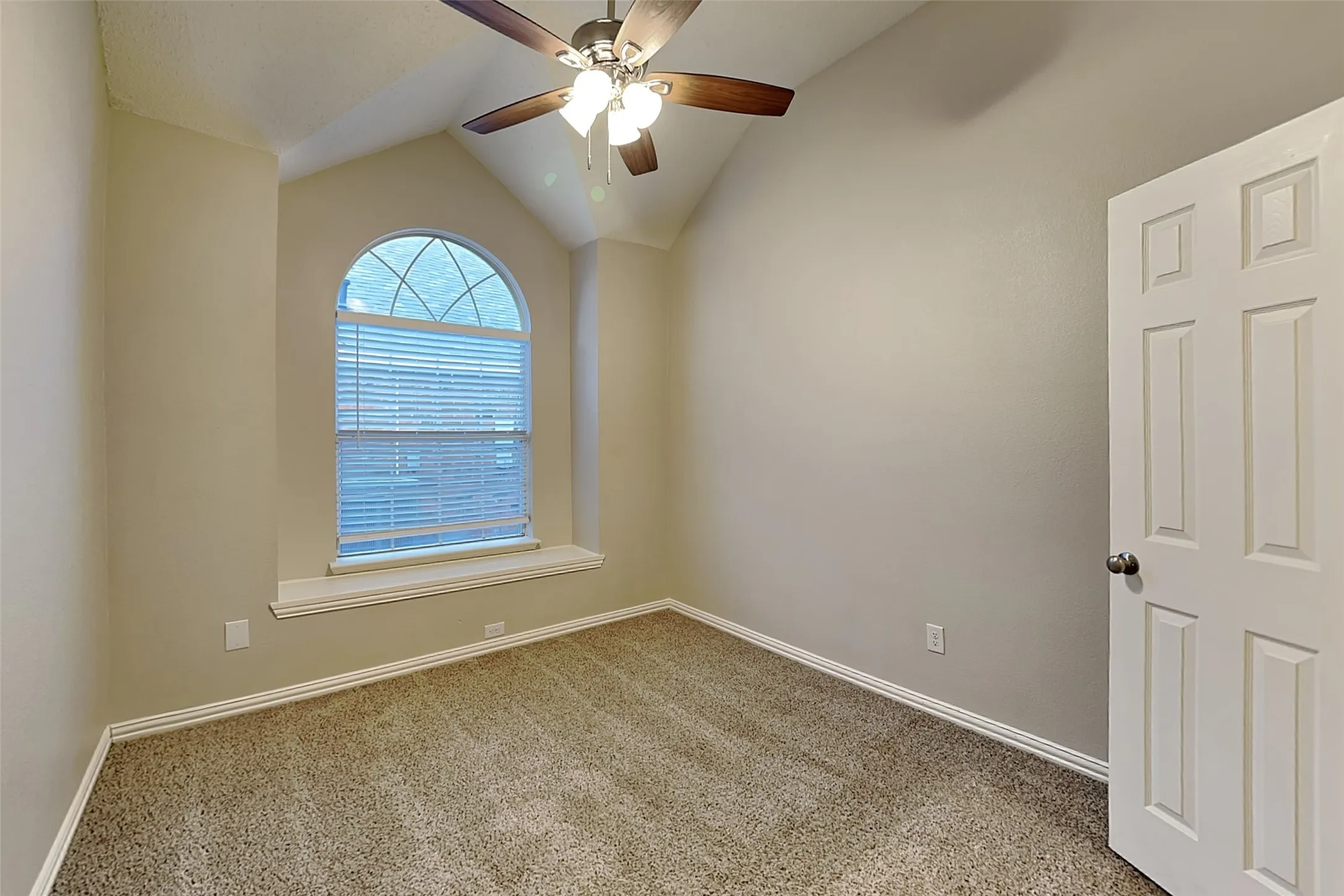 Single Family Residence For Rent in Denton County , 1705 Bershire Court, Flower Mound, Texas 75028, 3 Bedroom, 2 Bathroom, 2 Garage spaces, 2,067 Sqft, built in 1992, mls#21398676, Real Estate Agent in Flower Mound, Homes For Rent in Denton county, Homes For Rent in Flower Mound, Realtor in Flower Mound Texas, Real Estate Brokerage Independent Realty Texas, Luminita Cordes Realtor