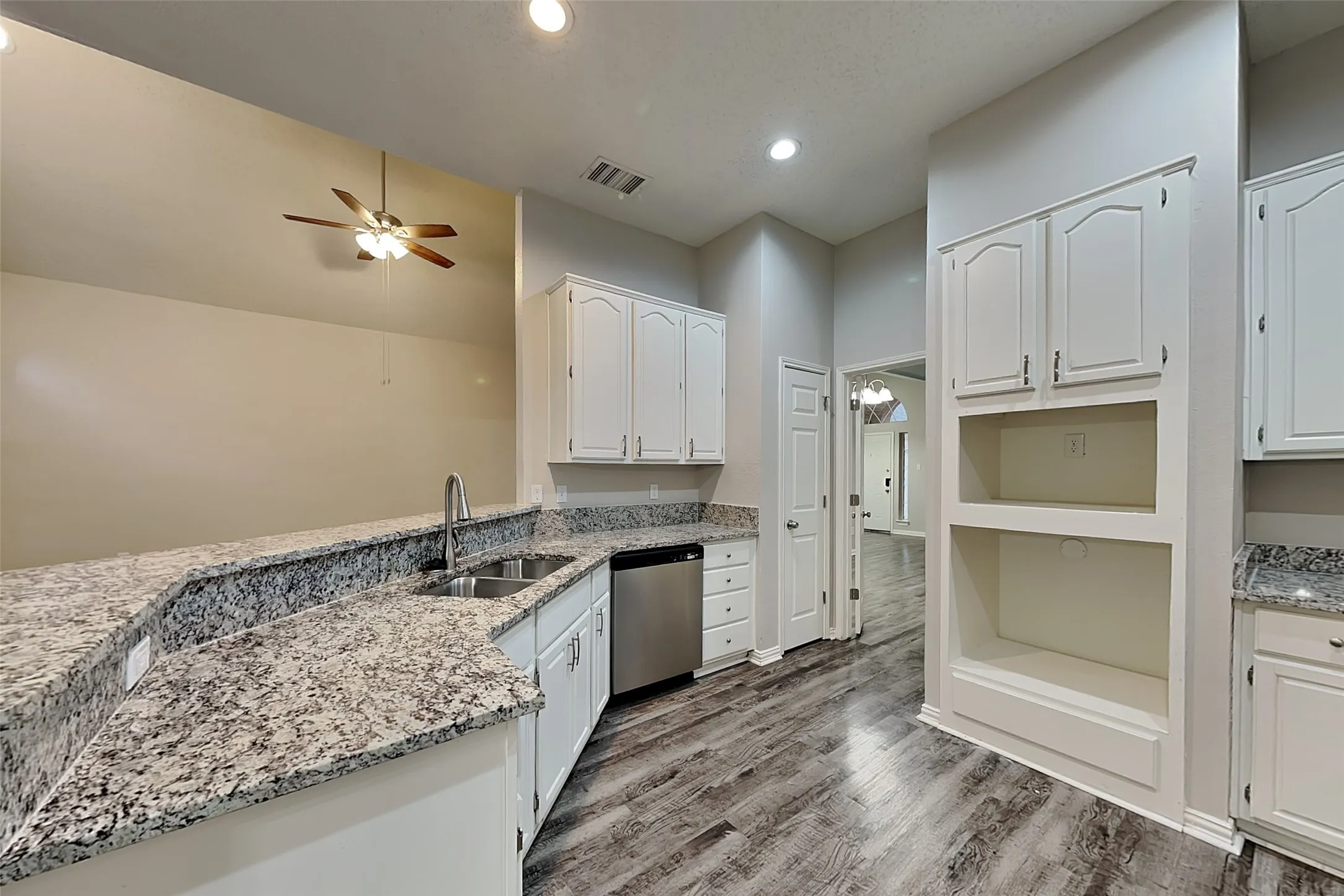 Single Family Residence For Rent in Denton County , 1705 Bershire Court, Flower Mound, Texas 75028, 3 Bedroom, 2 Bathroom, 2 Garage spaces, 2,067 Sqft, built in 1992, mls#21398676, Real Estate Agent in Flower Mound, Homes For Rent in Denton county, Homes For Rent in Flower Mound, Realtor in Flower Mound Texas, Real Estate Brokerage Independent Realty Texas, Luminita Cordes Realtor