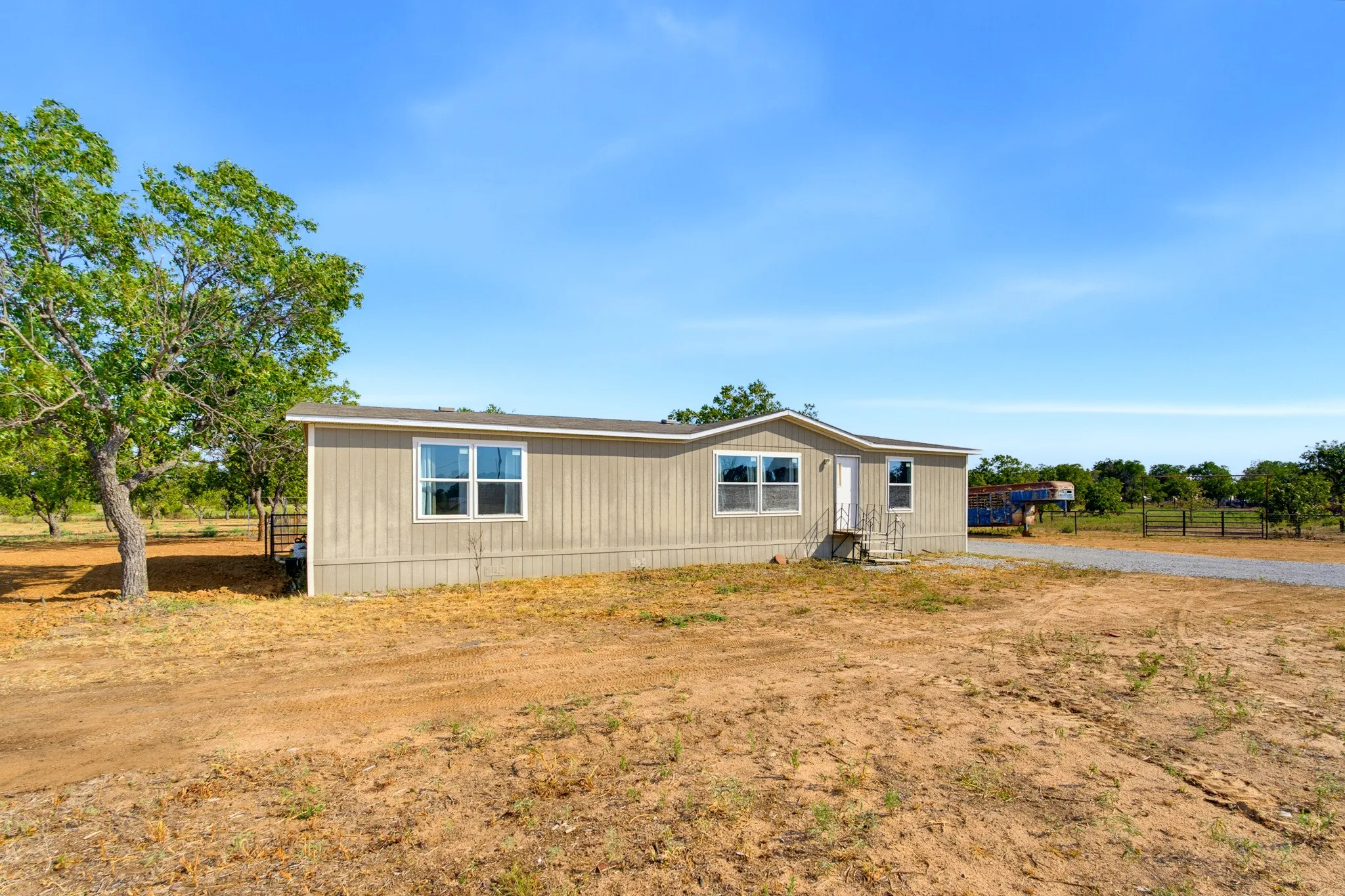 Manufactured Home For Sale in Callahan County , 6189 Private Road 2752, Clyde, Texas 79510, 3 Bedroom, 2 Bathroom, Garage spaces, 1,456 Sqft, built in 2017, mls#21397932, Real Estate Agent in Clyde, Homes For Sale in Callahan county, Homes For Sale in Clyde, Realtor in Clyde Texas, Real Estate Brokerage Independent Realty Texas, Luminita Cordes Realtor