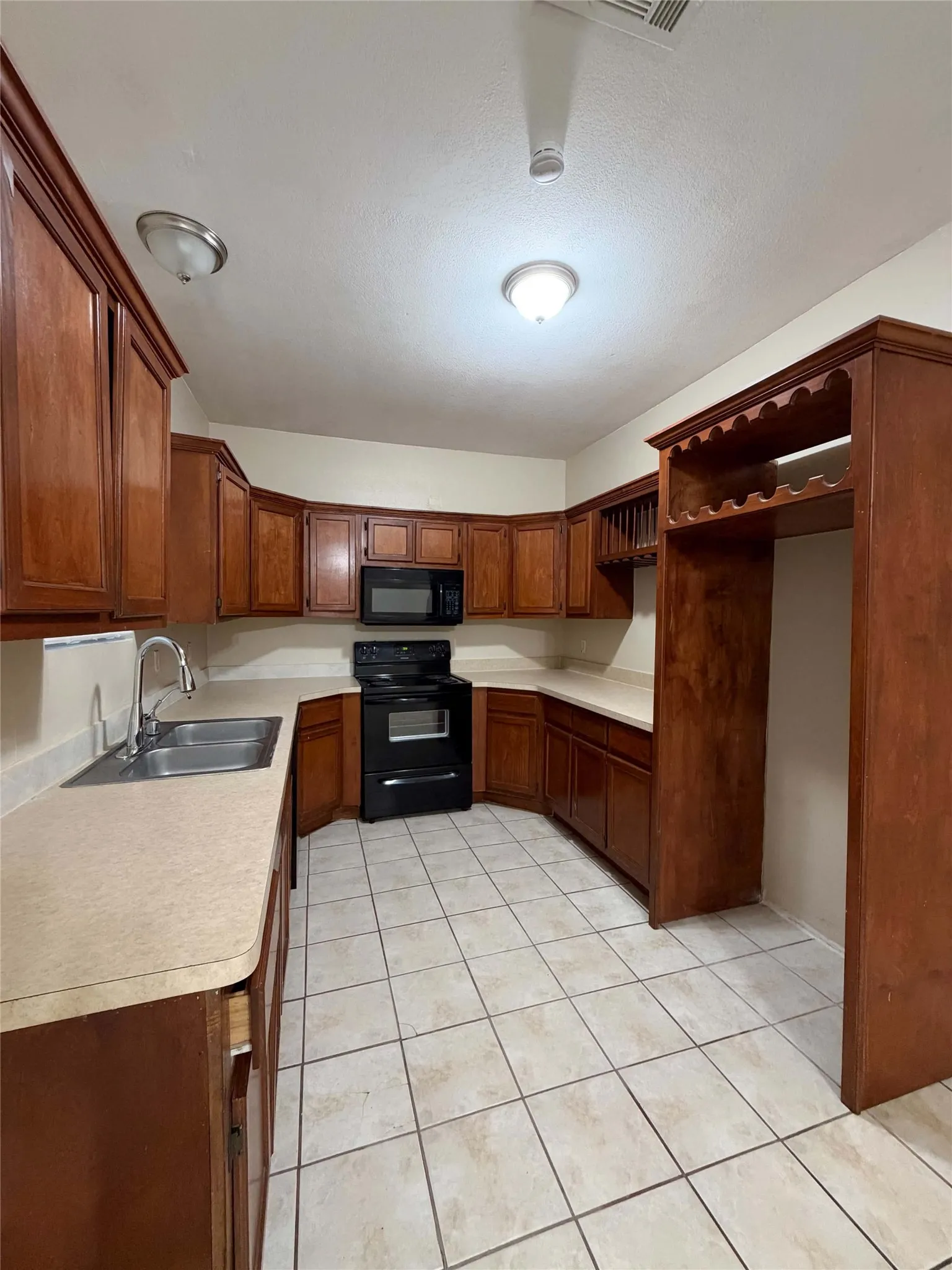 Single Family Residence For Rent in Johnson County , 212 E 4th Street, Keene, Texas 76059, 3 Bedroom, 2 Bathroom, Garage spaces, 1,456 Sqft, built in 1900, mls#21398679, Real Estate Agent in Keene, Homes For Rent in Johnson county, Homes For Rent in Keene, Realtor in Keene Texas, Real Estate Brokerage Independent Realty Texas, Luminita Cordes Realtor
