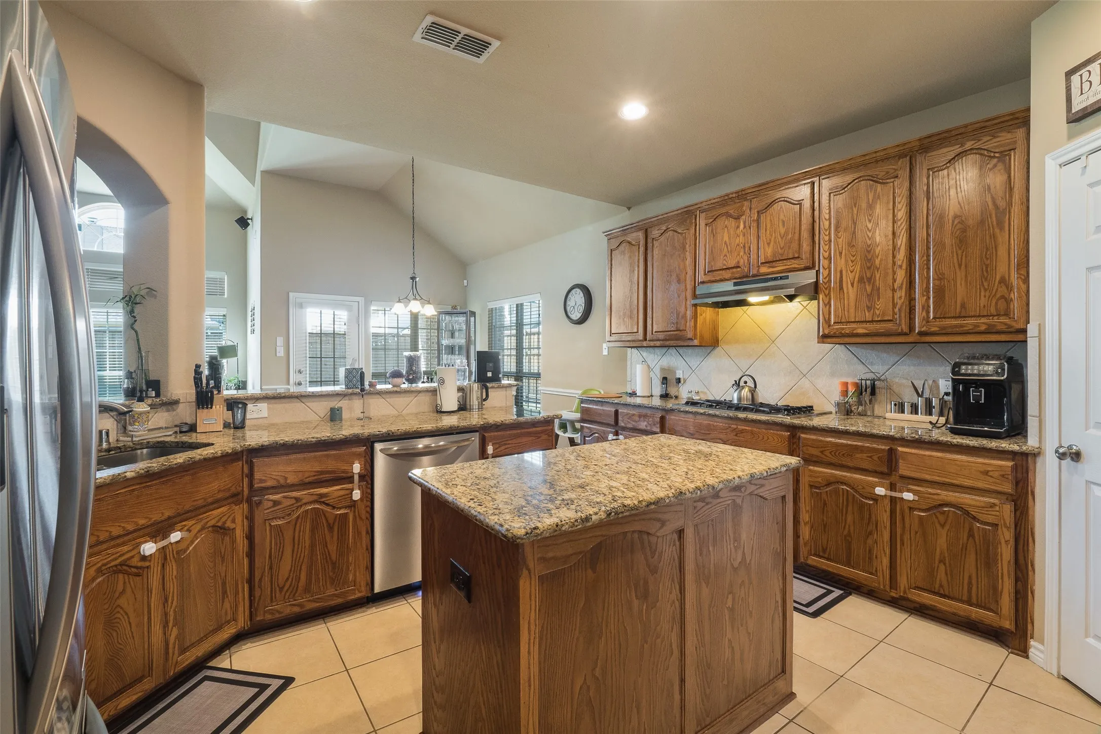 Single Family Residence For Rent in Collin County , 534 Windward Drive, Murphy, Texas 75094, 5 Bedroom, 4 Bathroom, 2 Garage spaces, 4,243 Sqft, built in 2011, mls#21397559, Real Estate Agent in Murphy, Homes For Rent in Collin county, Homes For Rent in Murphy, Realtor in Murphy Texas, Real Estate Brokerage Independent Realty Texas, Luminita Cordes Realtor