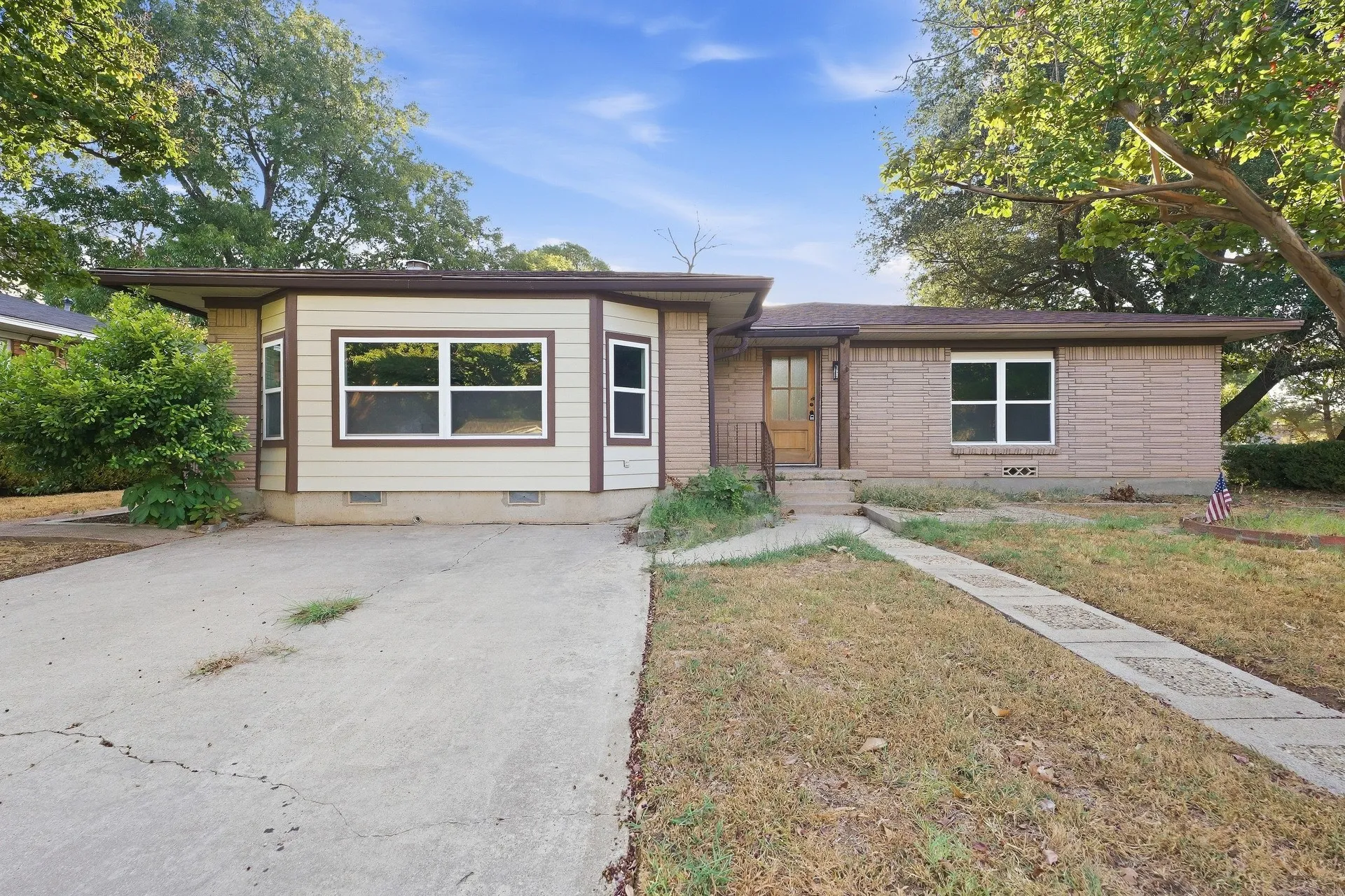 Single Family Residence For Rent in Denton County , 2002 Shawnee Street, Denton, Texas 76209, 4 Bedroom, 3 Bathroom, Garage spaces, 2,020 Sqft, built in 1960, mls#21398715, Real Estate Agent in Denton, Homes For Rent in Denton county, Homes For Rent in Denton, Realtor in Denton Texas, Real Estate Brokerage Independent Realty Texas, Luminita Cordes Realtor