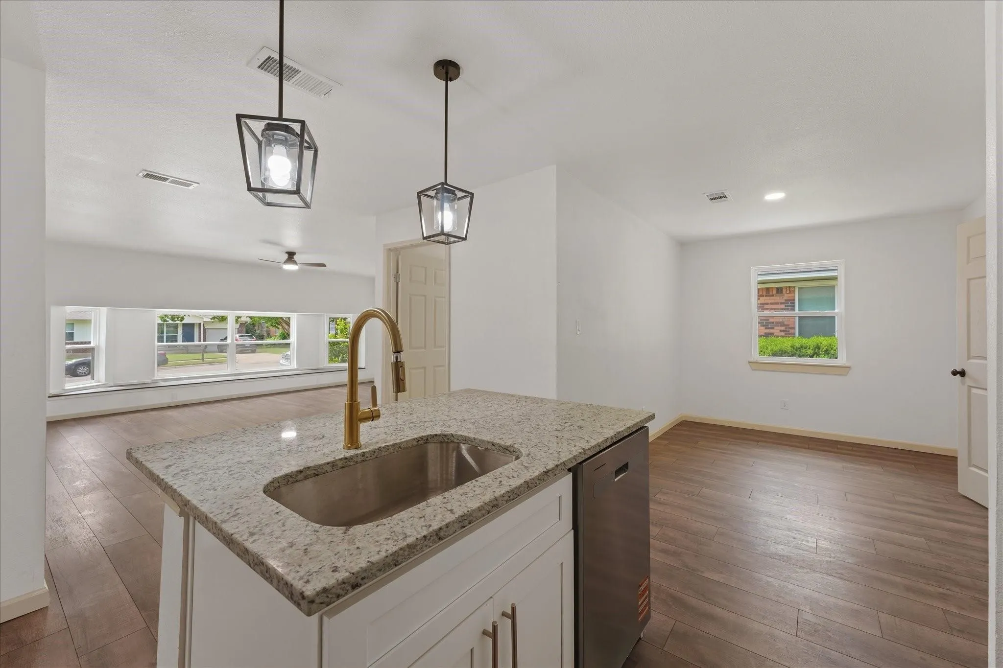 Single Family Residence For Rent in Denton County , 2002 Shawnee Street, Denton, Texas 76209, 4 Bedroom, 3 Bathroom, Garage spaces, 2,020 Sqft, built in 1960, mls#21398715, Real Estate Agent in Denton, Homes For Rent in Denton county, Homes For Rent in Denton, Realtor in Denton Texas, Real Estate Brokerage Independent Realty Texas, Luminita Cordes Realtor