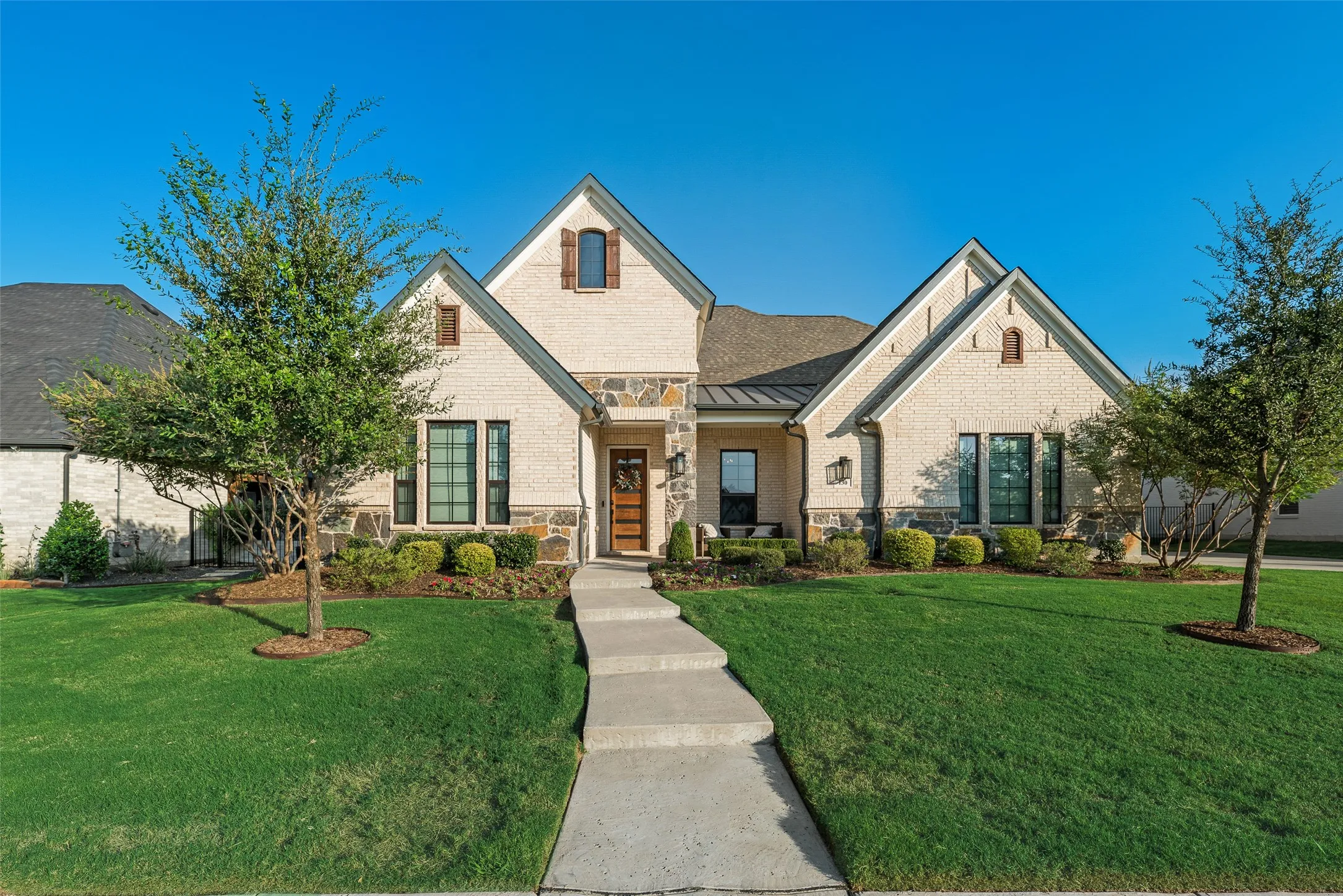 Single Family Residence For Sale in Denton County , 130 Craigmore Drive, Argyle, Texas 76226, 3 Bedroom, 4 Bathroom, 3 Garage spaces, 3,027 Sqft, built in 2021, mls#21398638, Real Estate Agent in Argyle, Homes For Sale in Denton county, Homes For Sale in Argyle, Realtor in Argyle Texas, Real Estate Brokerage Independent Realty Texas, Luminita Cordes Realtor