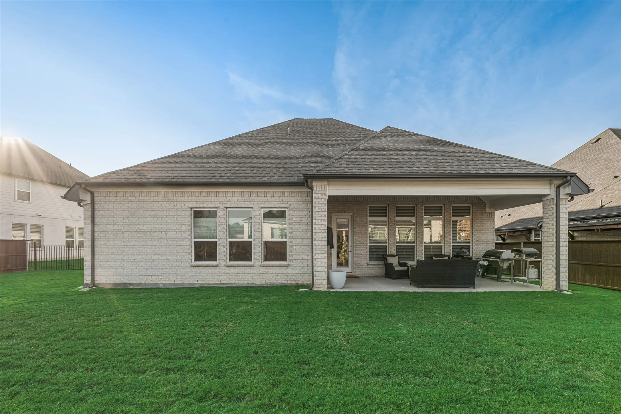 Single Family Residence For Sale in Denton County , 130 Craigmore Drive, Argyle, Texas 76226, 3 Bedroom, 4 Bathroom, 3 Garage spaces, 3,027 Sqft, built in 2021, mls#21398638, Real Estate Agent in Argyle, Homes For Sale in Denton county, Homes For Sale in Argyle, Realtor in Argyle Texas, Real Estate Brokerage Independent Realty Texas, Luminita Cordes Realtor