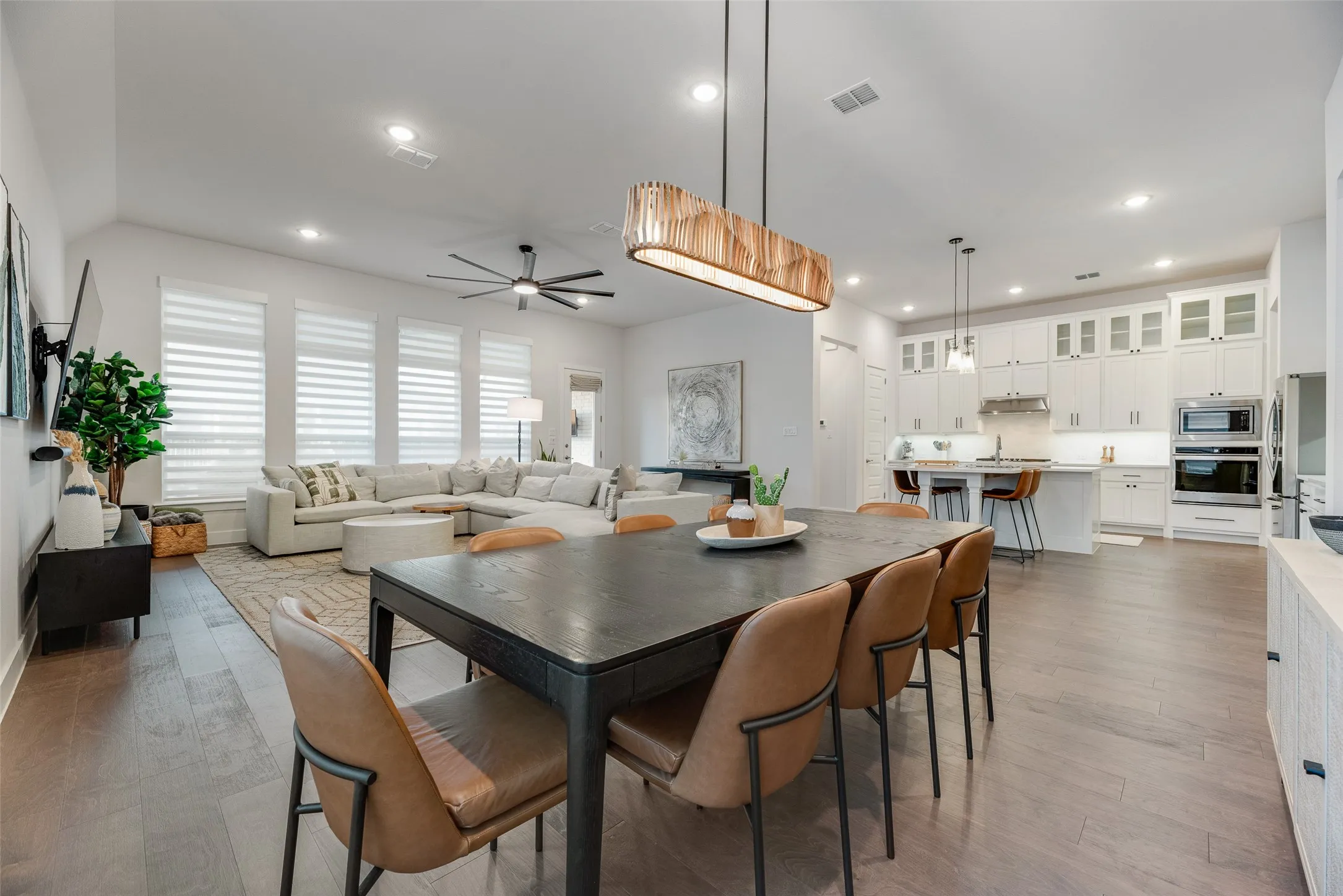 Single Family Residence For Sale in Denton County , 130 Craigmore Drive, Argyle, Texas 76226, 3 Bedroom, 4 Bathroom, 3 Garage spaces, 3,027 Sqft, built in 2021, mls#21398638, Real Estate Agent in Argyle, Homes For Sale in Denton county, Homes For Sale in Argyle, Realtor in Argyle Texas, Real Estate Brokerage Independent Realty Texas, Luminita Cordes Realtor