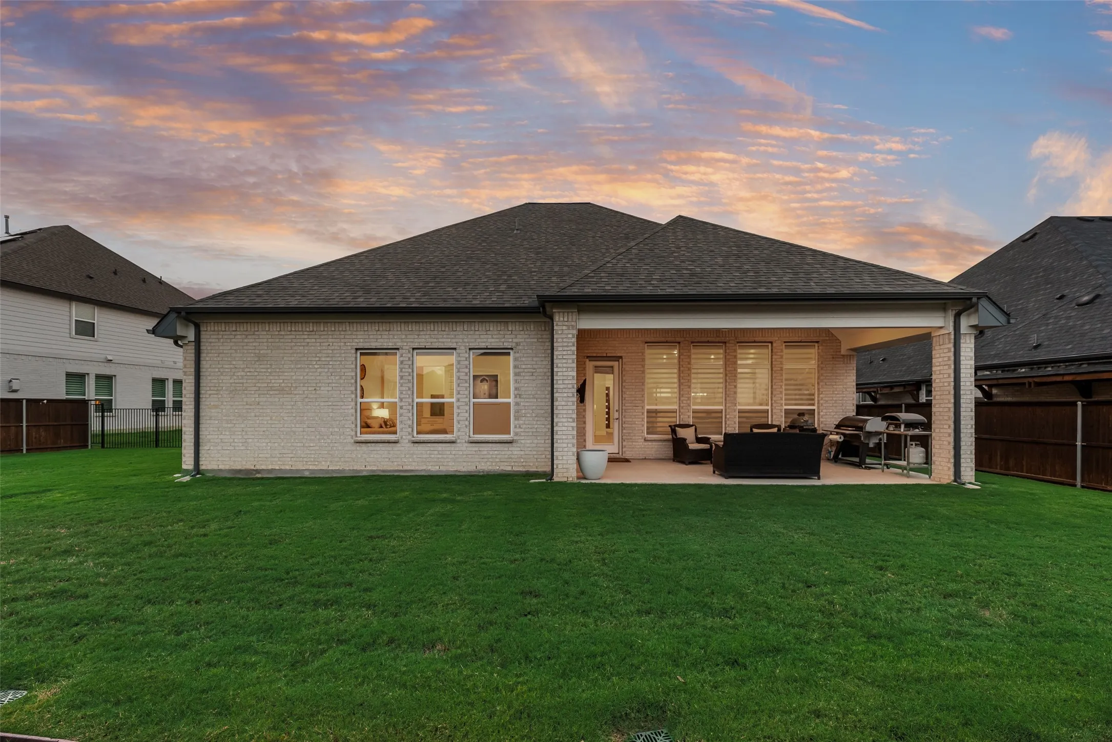 Single Family Residence For Sale in Denton County , 130 Craigmore Drive, Argyle, Texas 76226, 3 Bedroom, 4 Bathroom, 3 Garage spaces, 3,027 Sqft, built in 2021, mls#21398638, Real Estate Agent in Argyle, Homes For Sale in Denton county, Homes For Sale in Argyle, Realtor in Argyle Texas, Real Estate Brokerage Independent Realty Texas, Luminita Cordes Realtor