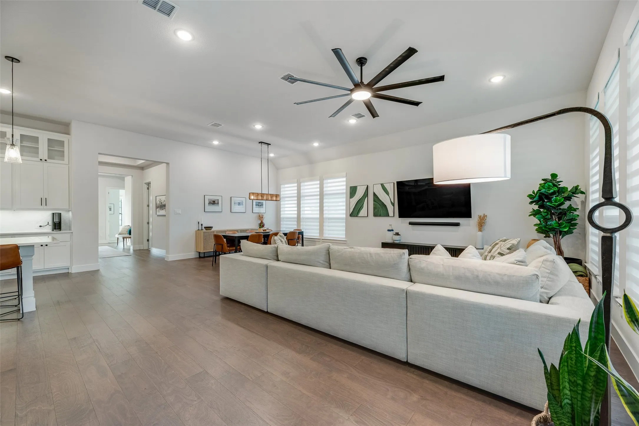 Single Family Residence For Sale in Denton County , 130 Craigmore Drive, Argyle, Texas 76226, 3 Bedroom, 4 Bathroom, 3 Garage spaces, 3,027 Sqft, built in 2021, mls#21398638, Real Estate Agent in Argyle, Homes For Sale in Denton county, Homes For Sale in Argyle, Realtor in Argyle Texas, Real Estate Brokerage Independent Realty Texas, Luminita Cordes Realtor