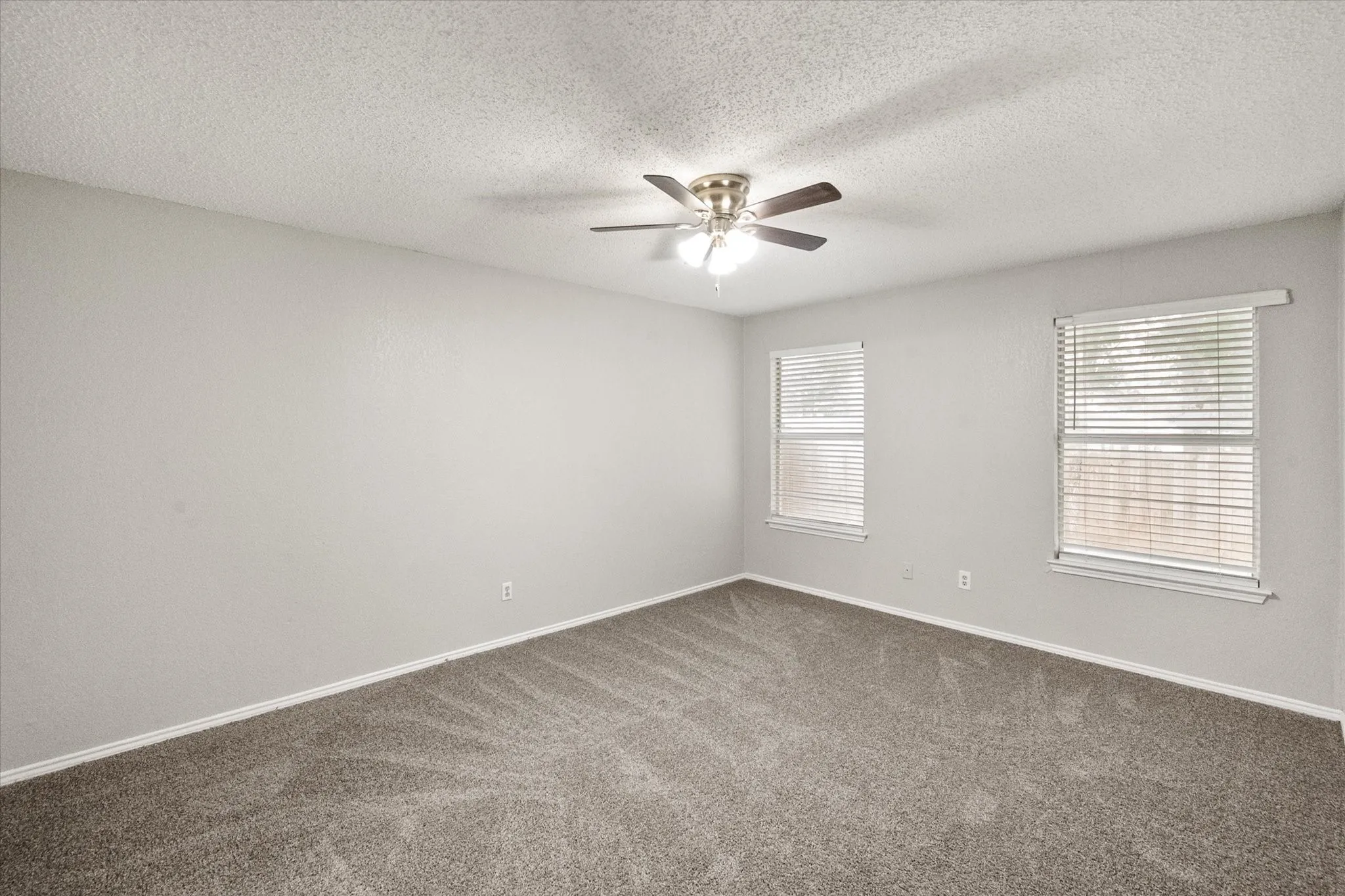 Single Family Residence For Rent in Tarrant County , 1217 Hidden Creek Drive, Mansfield, Texas 76063, 3 Bedroom, 2 Bathroom, 2 Garage spaces, 1,388 Sqft, built in 1987, mls#21398722, Real Estate Agent in Mansfield, Homes For Rent in Tarrant county, Homes For Rent in Mansfield, Realtor in Mansfield Texas, Real Estate Brokerage Independent Realty Texas, Luminita Cordes Realtor