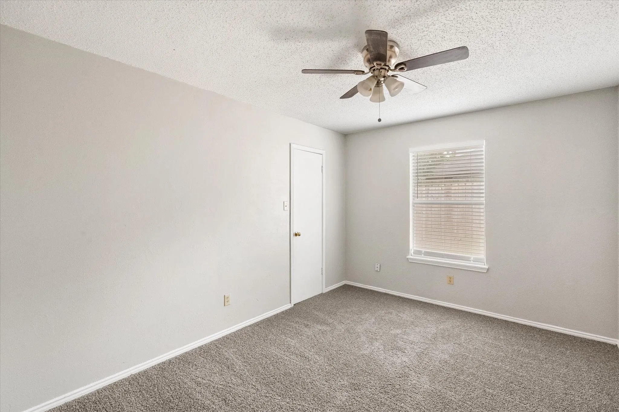 Single Family Residence For Rent in Tarrant County , 1217 Hidden Creek Drive, Mansfield, Texas 76063, 3 Bedroom, 2 Bathroom, 2 Garage spaces, 1,388 Sqft, built in 1987, mls#21398722, Real Estate Agent in Mansfield, Homes For Rent in Tarrant county, Homes For Rent in Mansfield, Realtor in Mansfield Texas, Real Estate Brokerage Independent Realty Texas, Luminita Cordes Realtor
