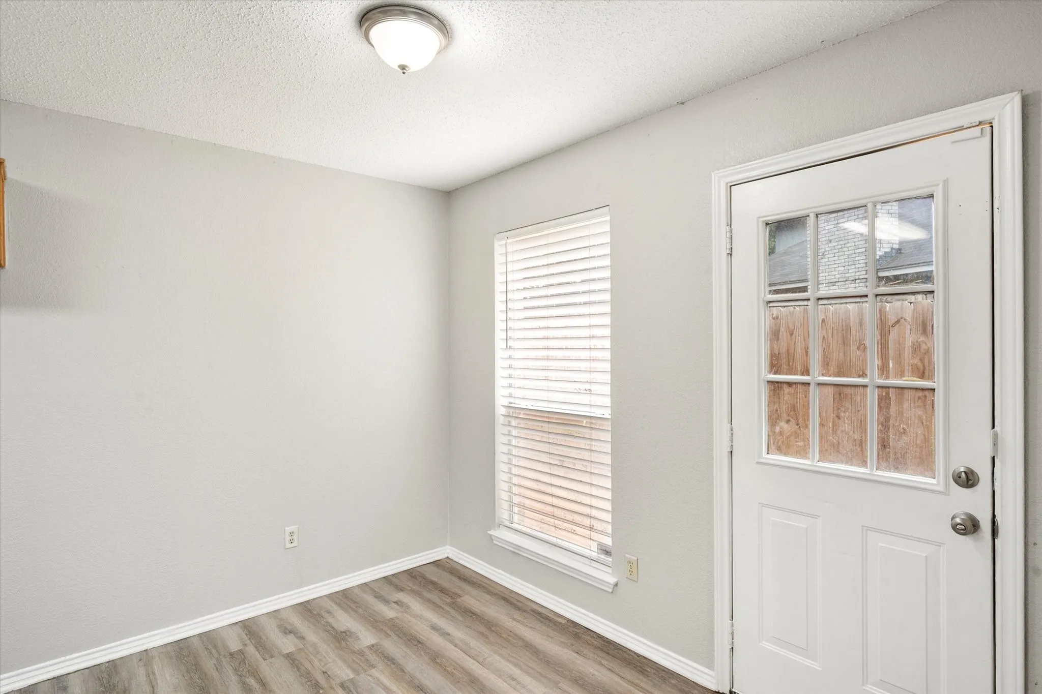Single Family Residence For Rent in Tarrant County , 1217 Hidden Creek Drive, Mansfield, Texas 76063, 3 Bedroom, 2 Bathroom, 2 Garage spaces, 1,388 Sqft, built in 1987, mls#21398722, Real Estate Agent in Mansfield, Homes For Rent in Tarrant county, Homes For Rent in Mansfield, Realtor in Mansfield Texas, Real Estate Brokerage Independent Realty Texas, Luminita Cordes Realtor